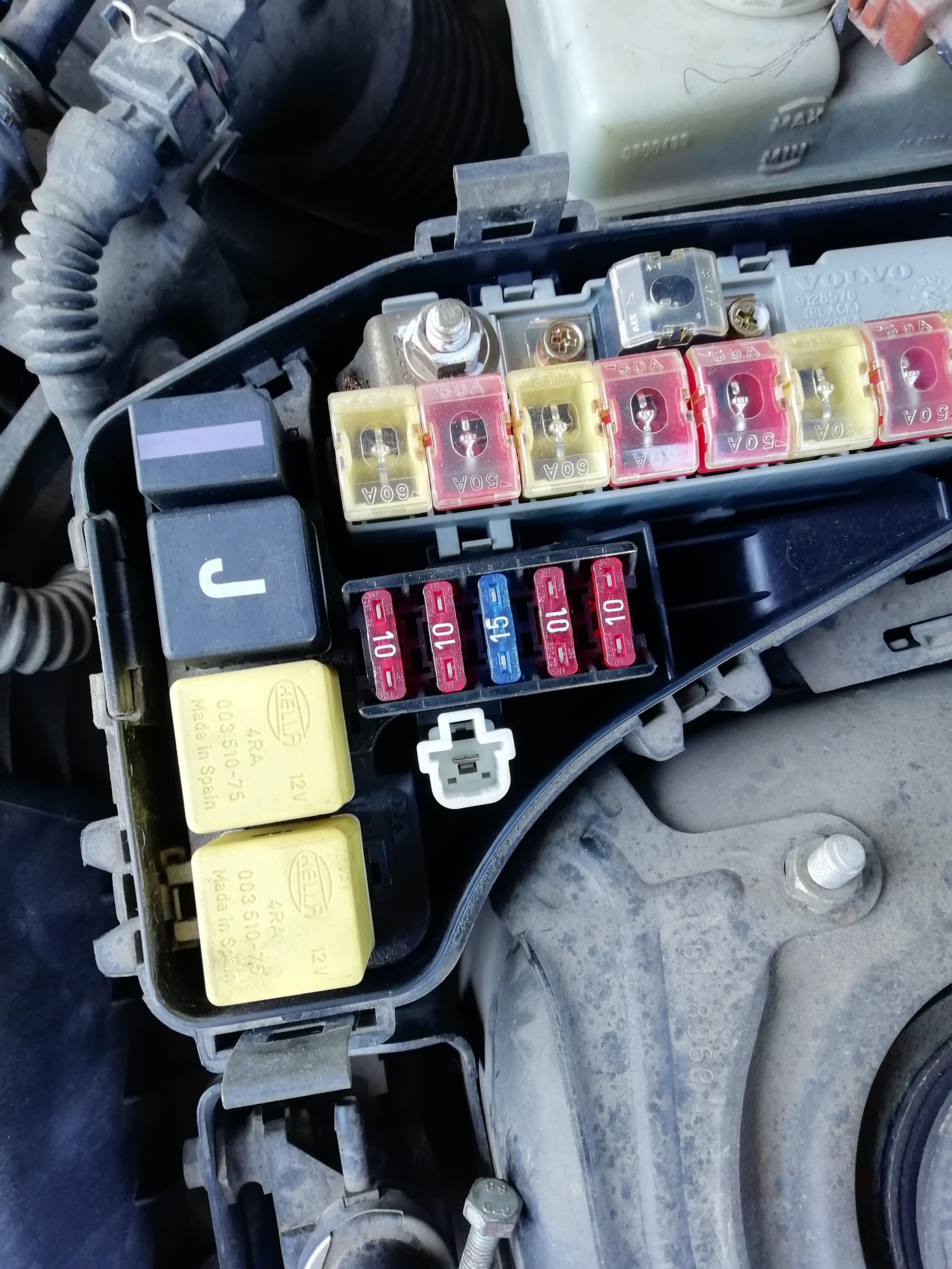 What is this little white connector in the main relay box