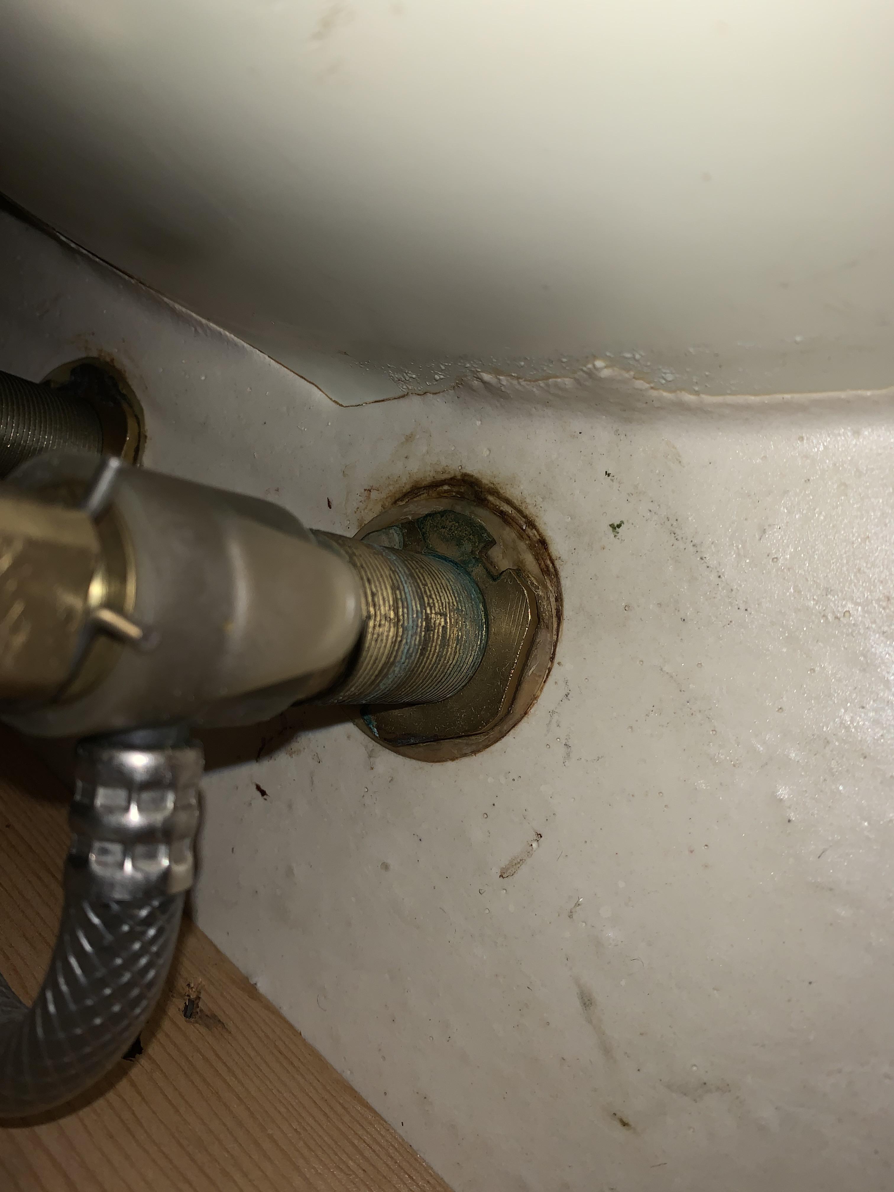 Can anyone help me identify which tool I need to loosen/tighten