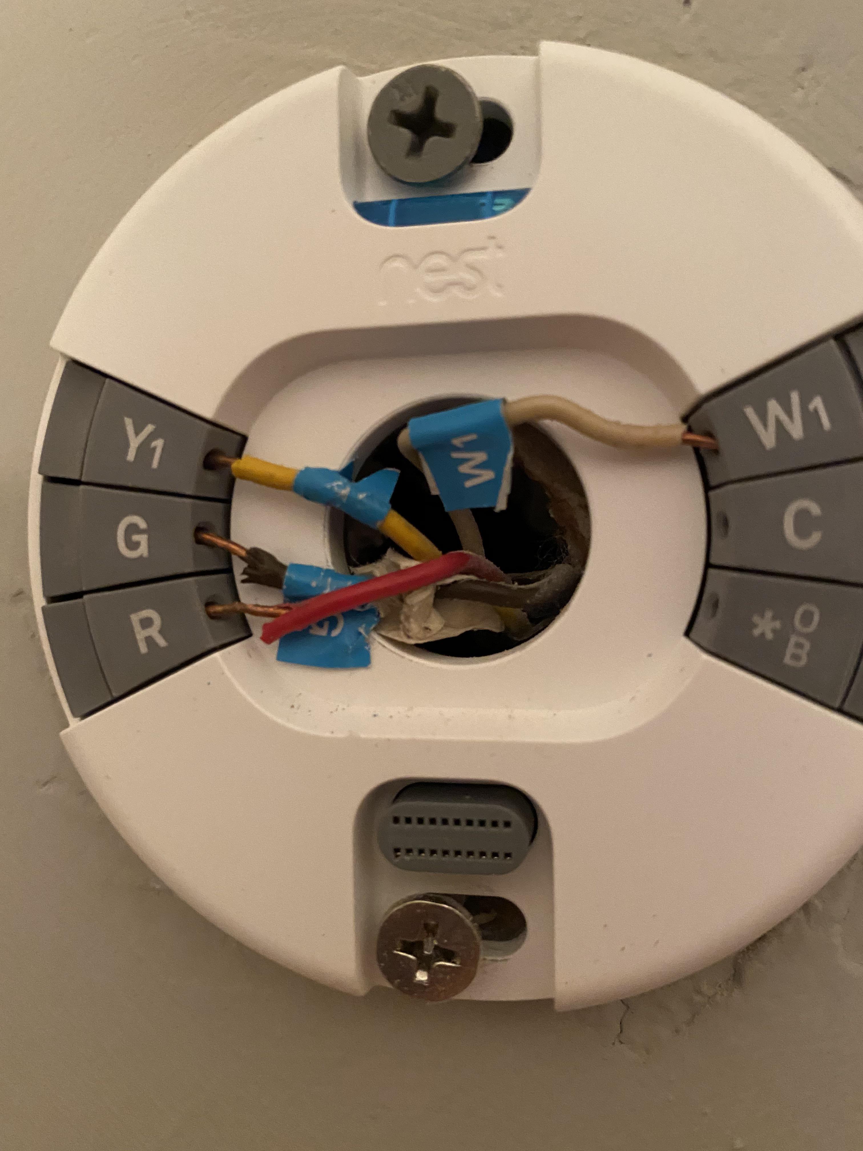 AC is off. Supposedly no power to the R connector (E195 error). I don’t