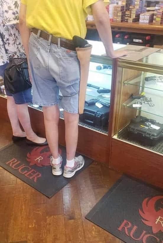 Gun Rack preparing to shoot up Darnell Simmons (2015) r/fakehistoryporn