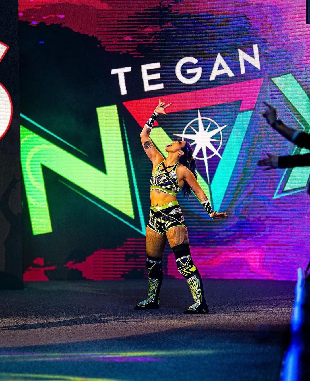 🤟👅 : Nixon_Newell