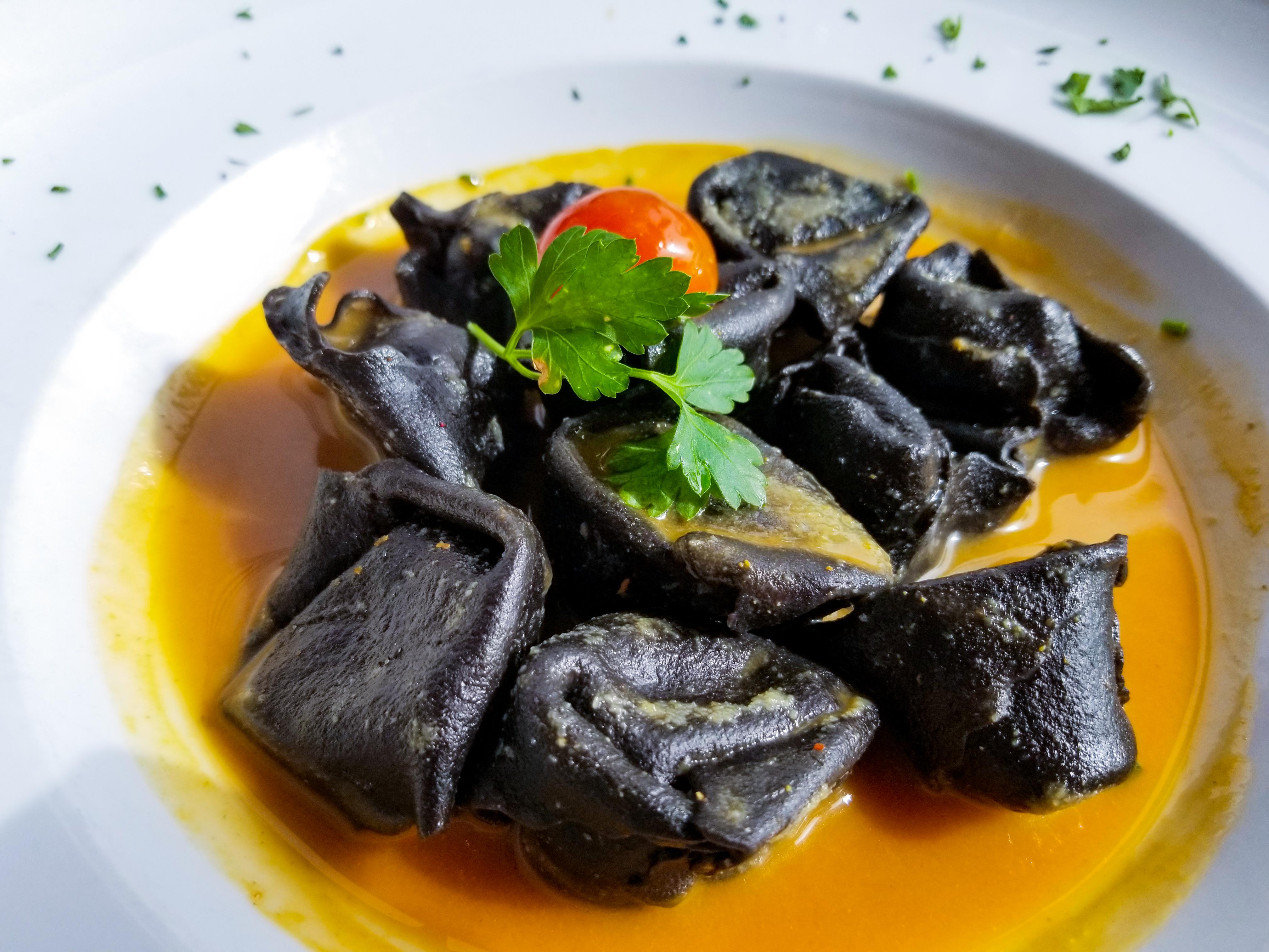 Squid Ink Tortellini in a Saffron Broth r/FoodPorn