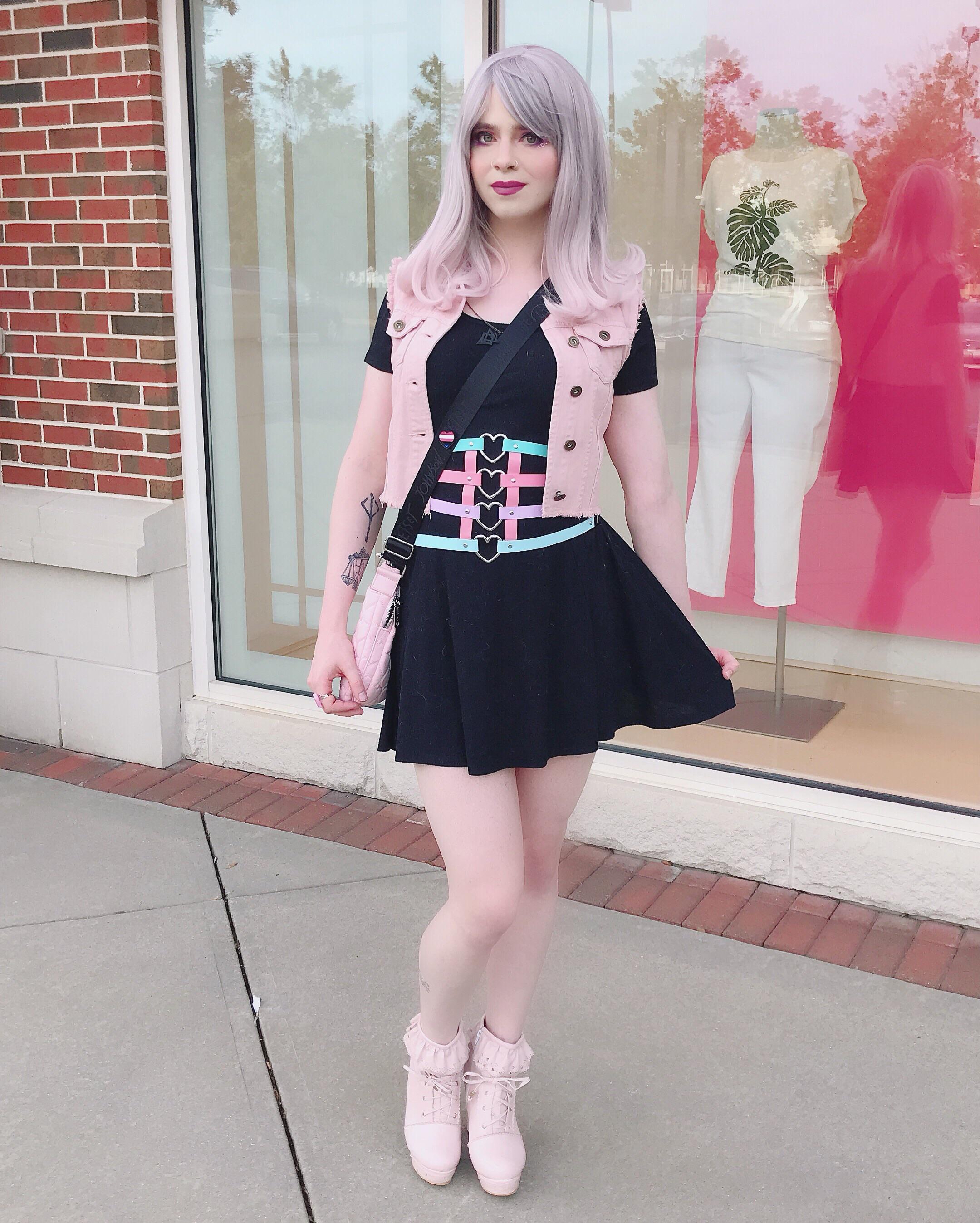 Hello reddit lovelies 😍, dropping by to see you all! Plus I really like