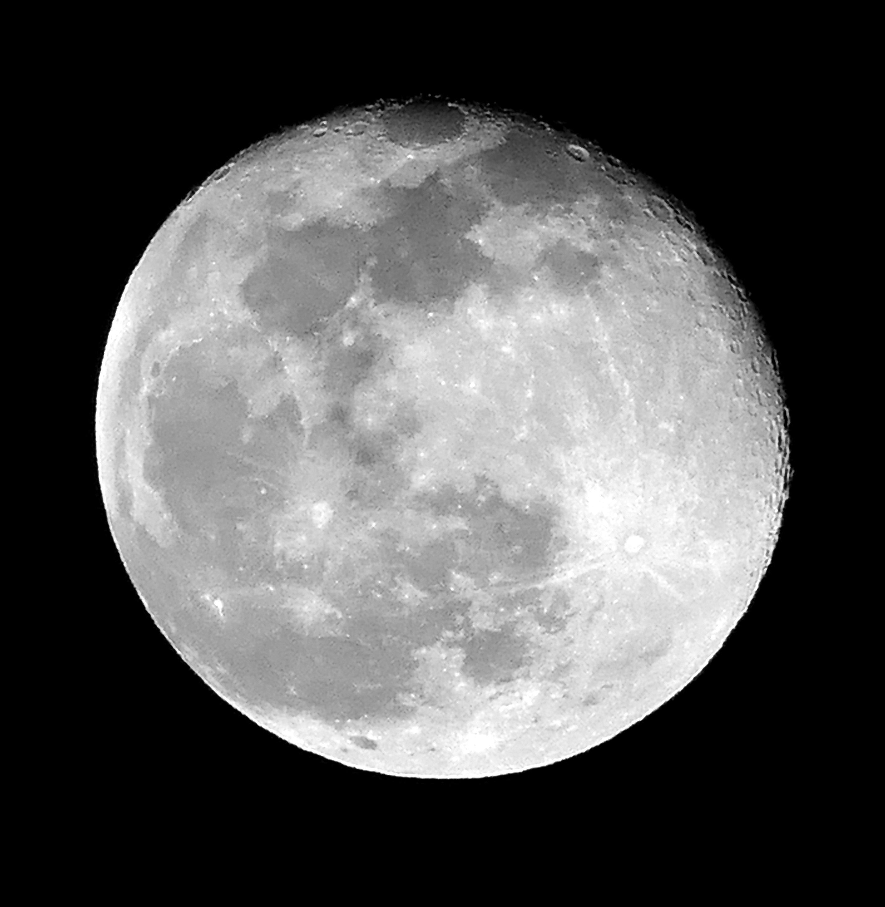 The Moon Tonight (Near London UK) Taken With FZ1000 Handheld r/astrophotography