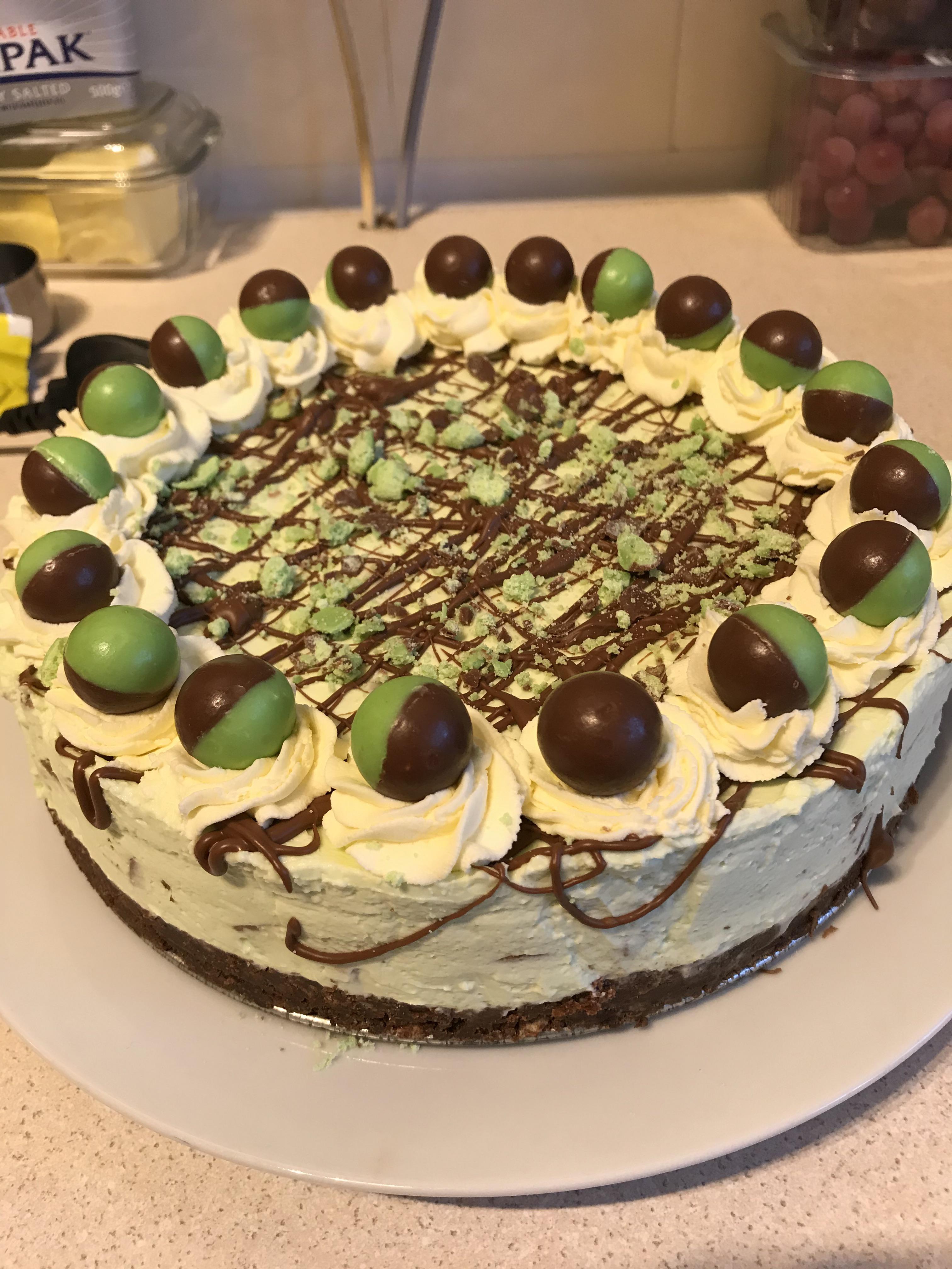 [Homemade] Mint aero chocolate cheesecake r/food