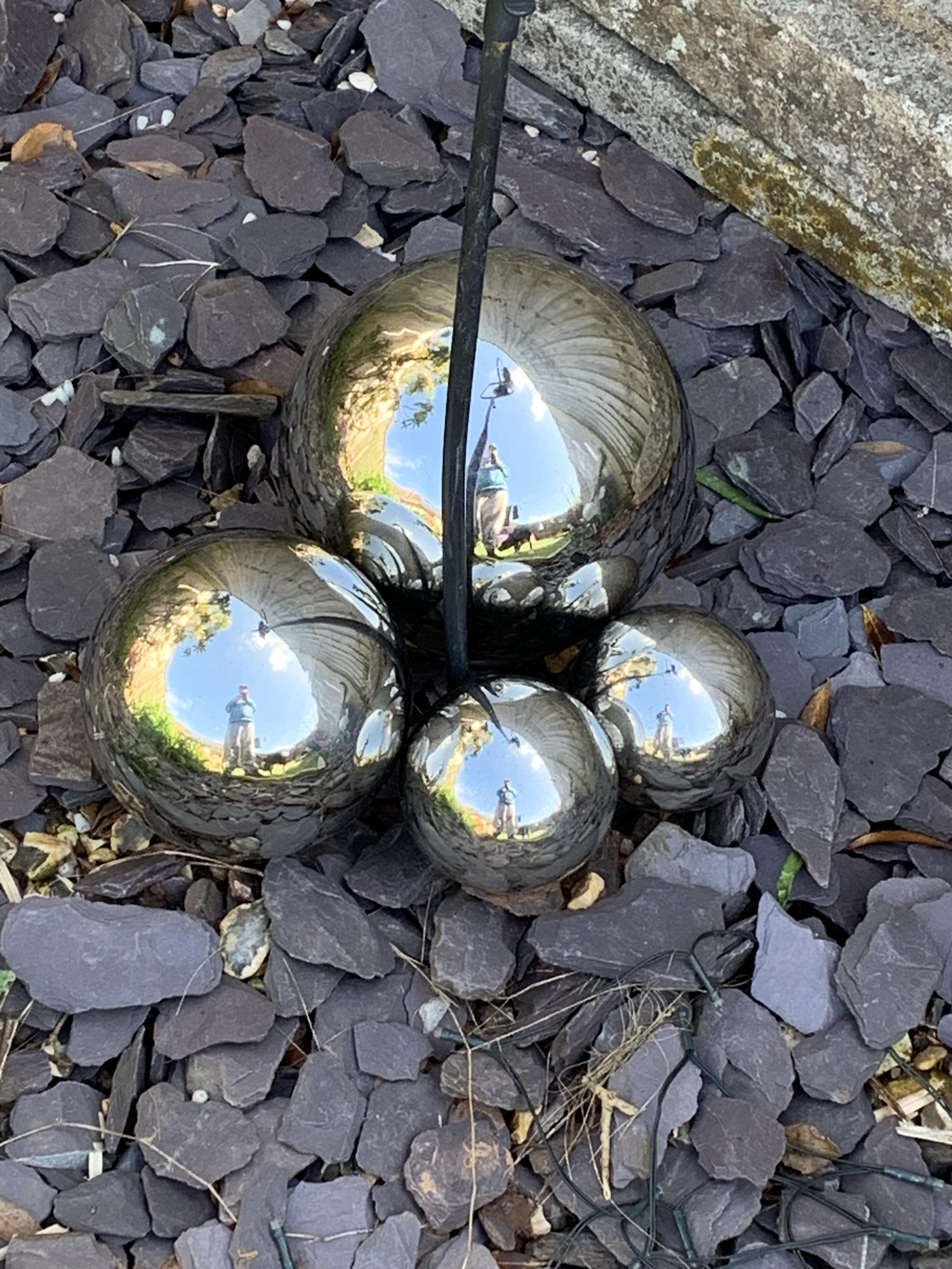 I found gravitino balls in my mums garden 😂 r/NOMANSSKY