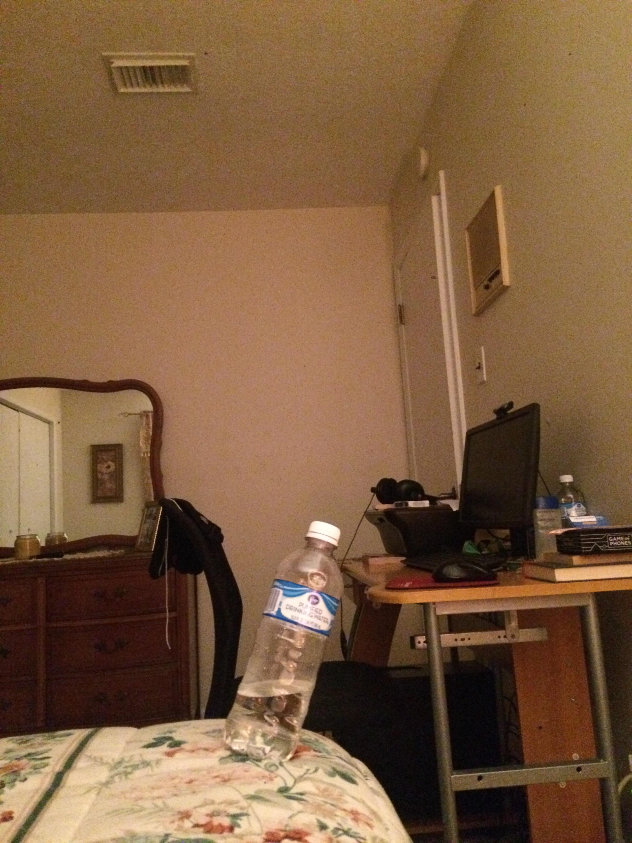 My water bottle is balanced perfectly on my bed. r/mildlyinteresting