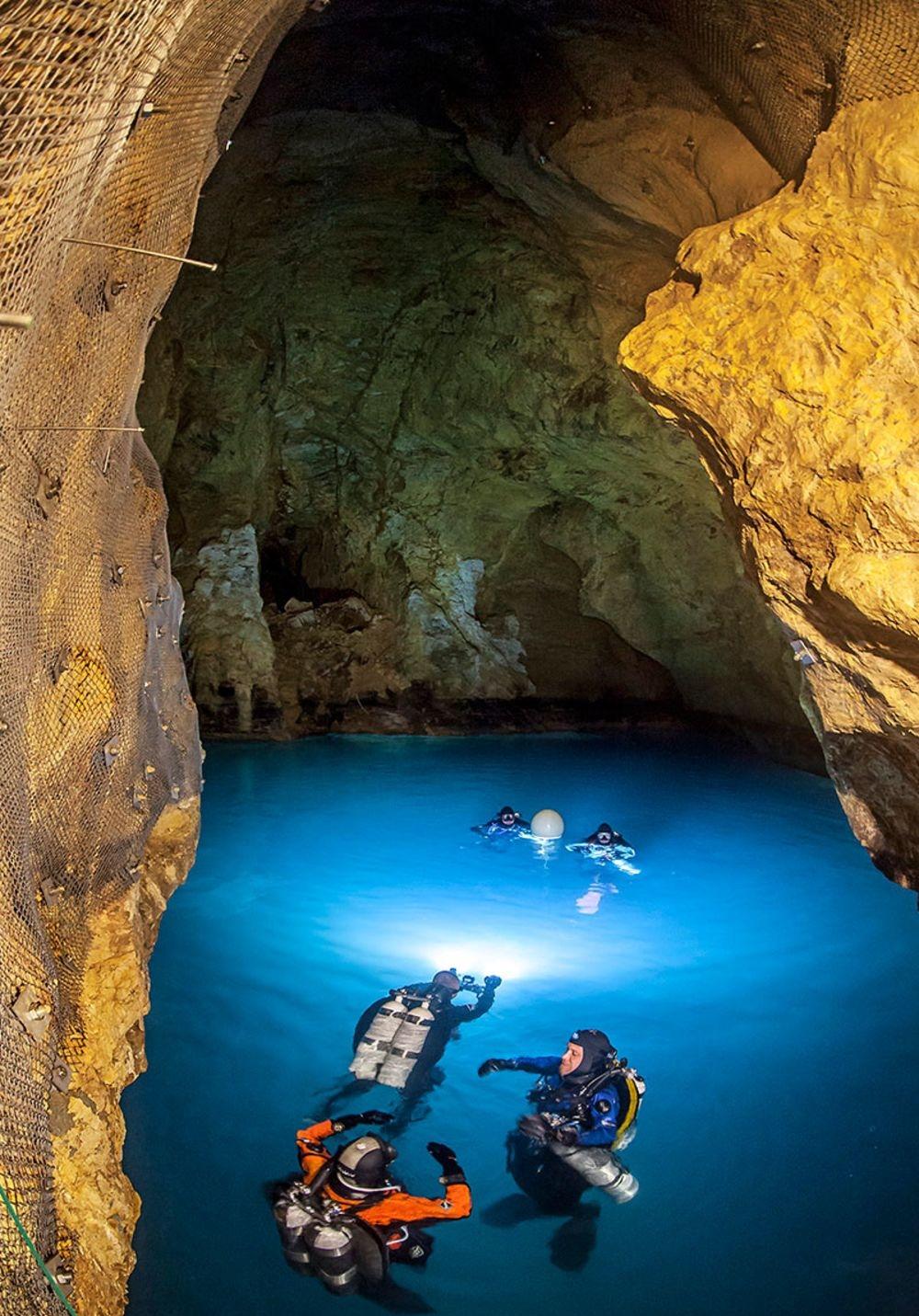 Cave diving r/pics