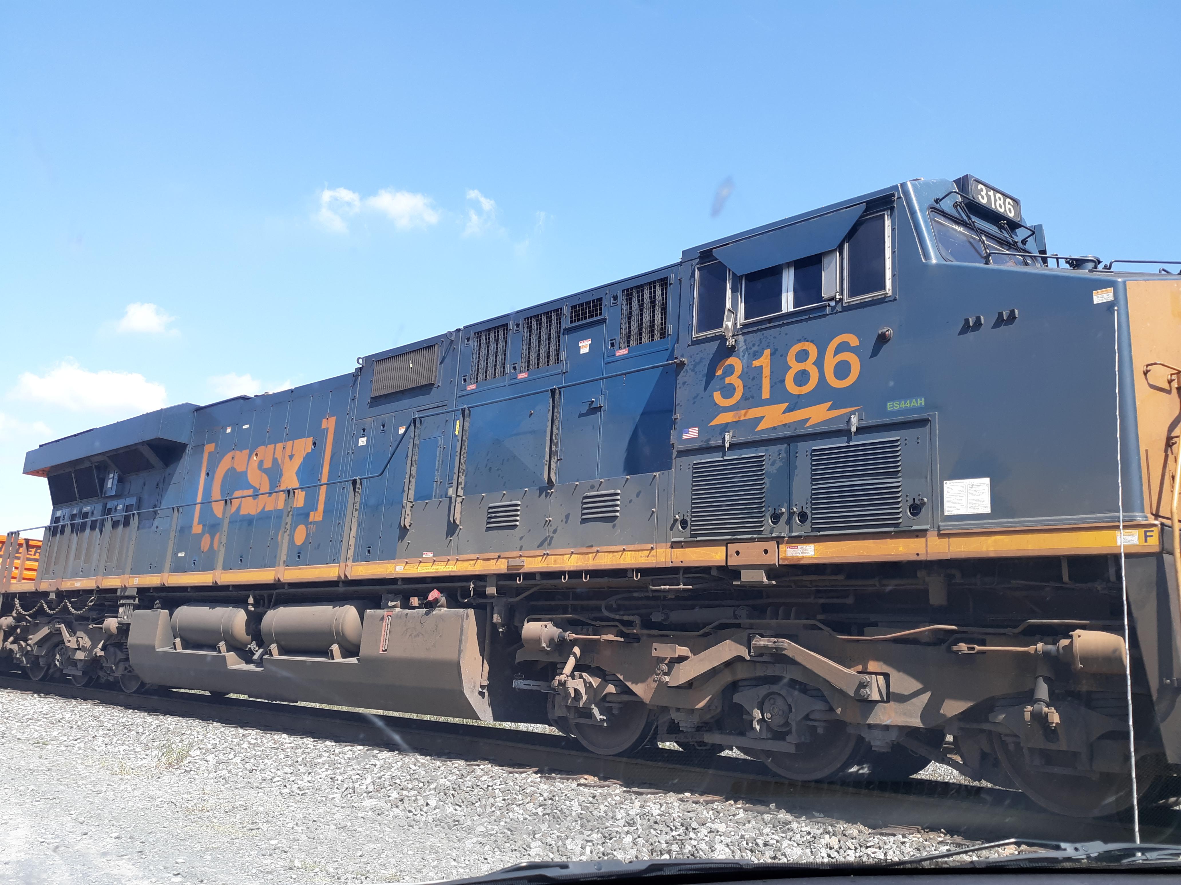 CSX ES44AH 3186 running as DPU on Q01606. Taken at the CSX intermodal