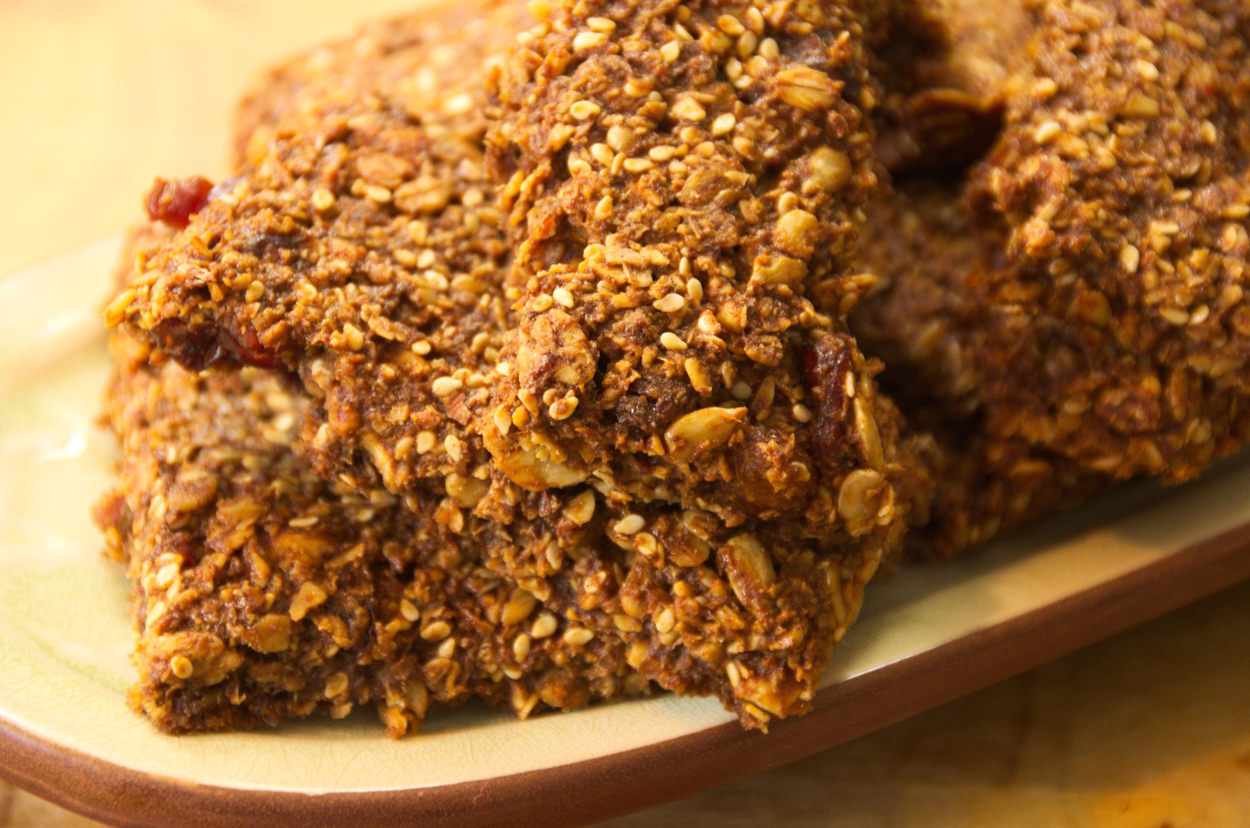 Super Crunchy Granola Bars (w. cranberries, coconut rasps, raisins