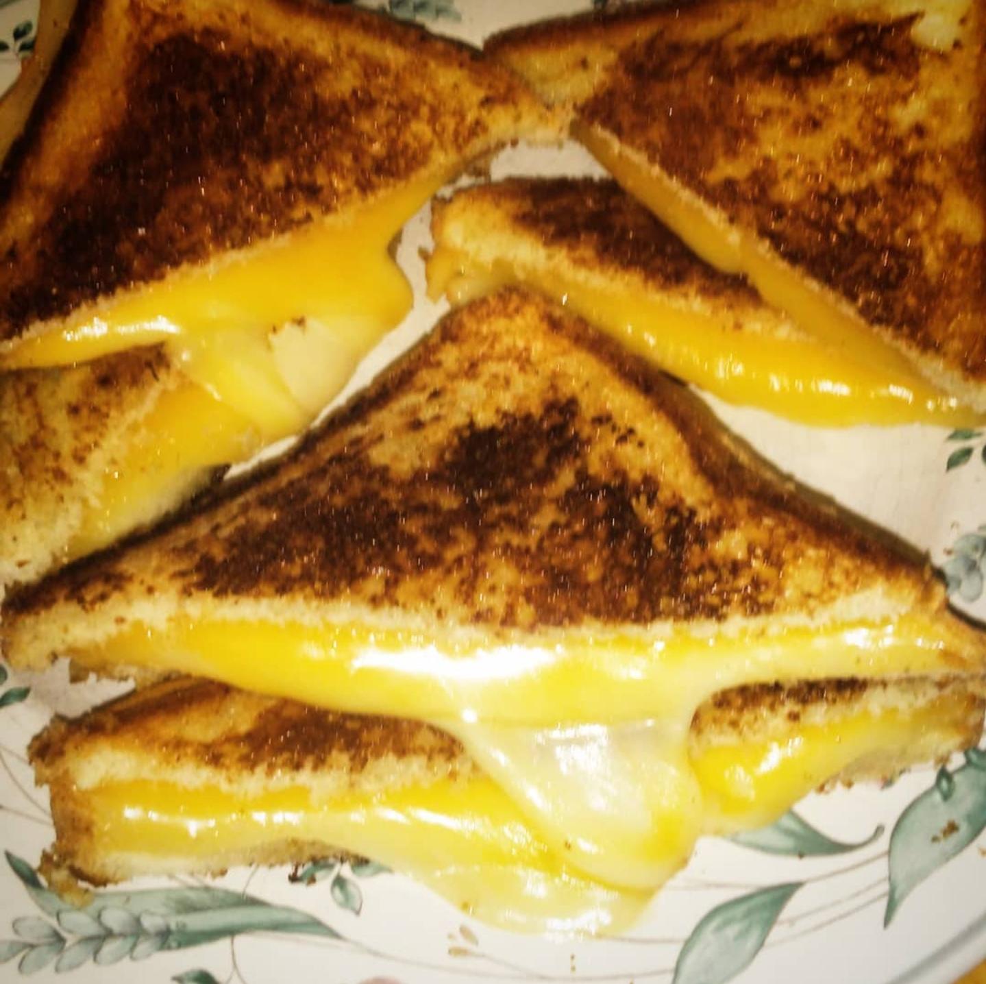 Gouda, Havarti & Muenster Grilled Cheese r/Cheese