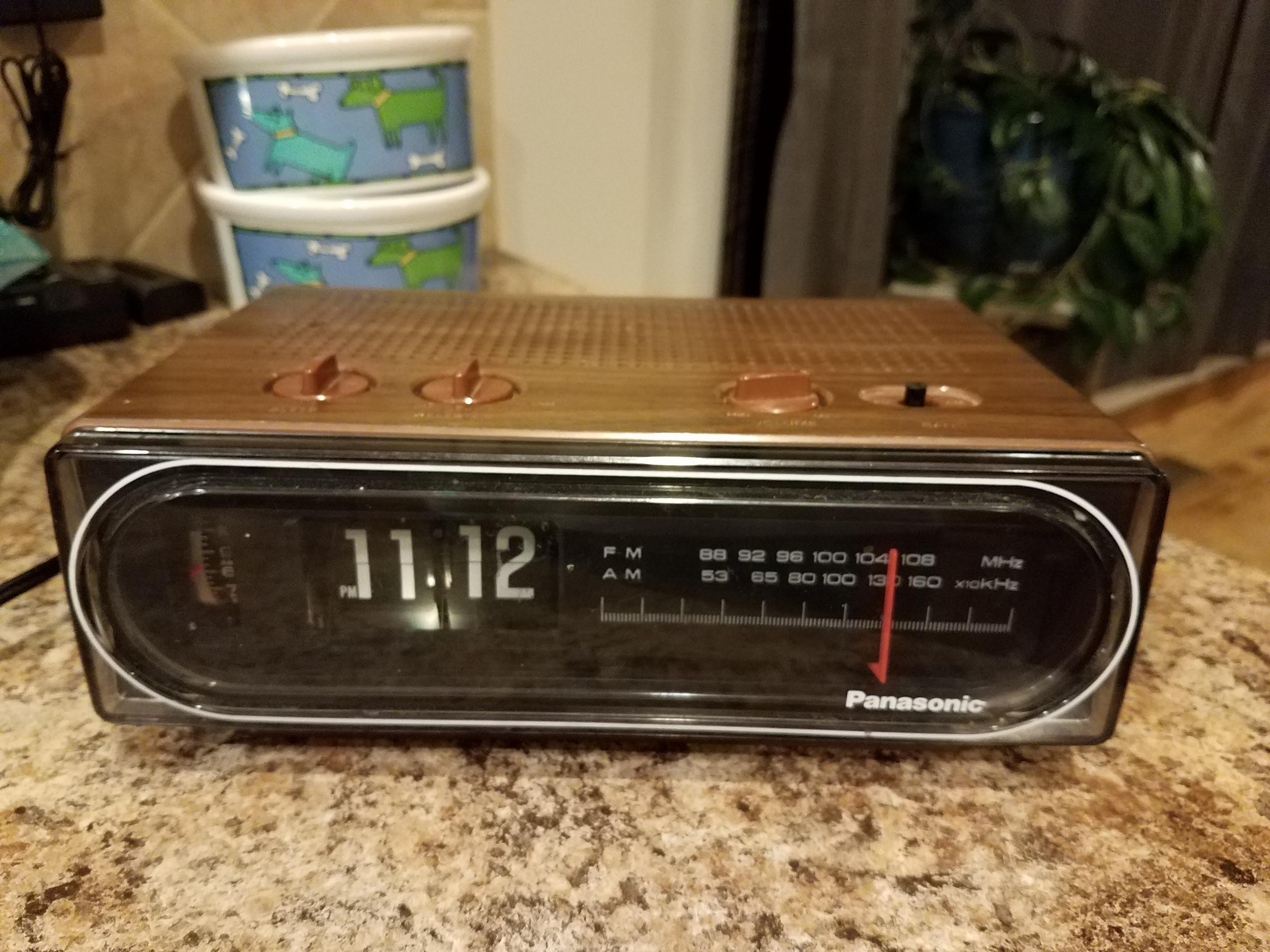 Panasonic RC6015 Back to the Future flip clock!! r/ThriftStoreHauls