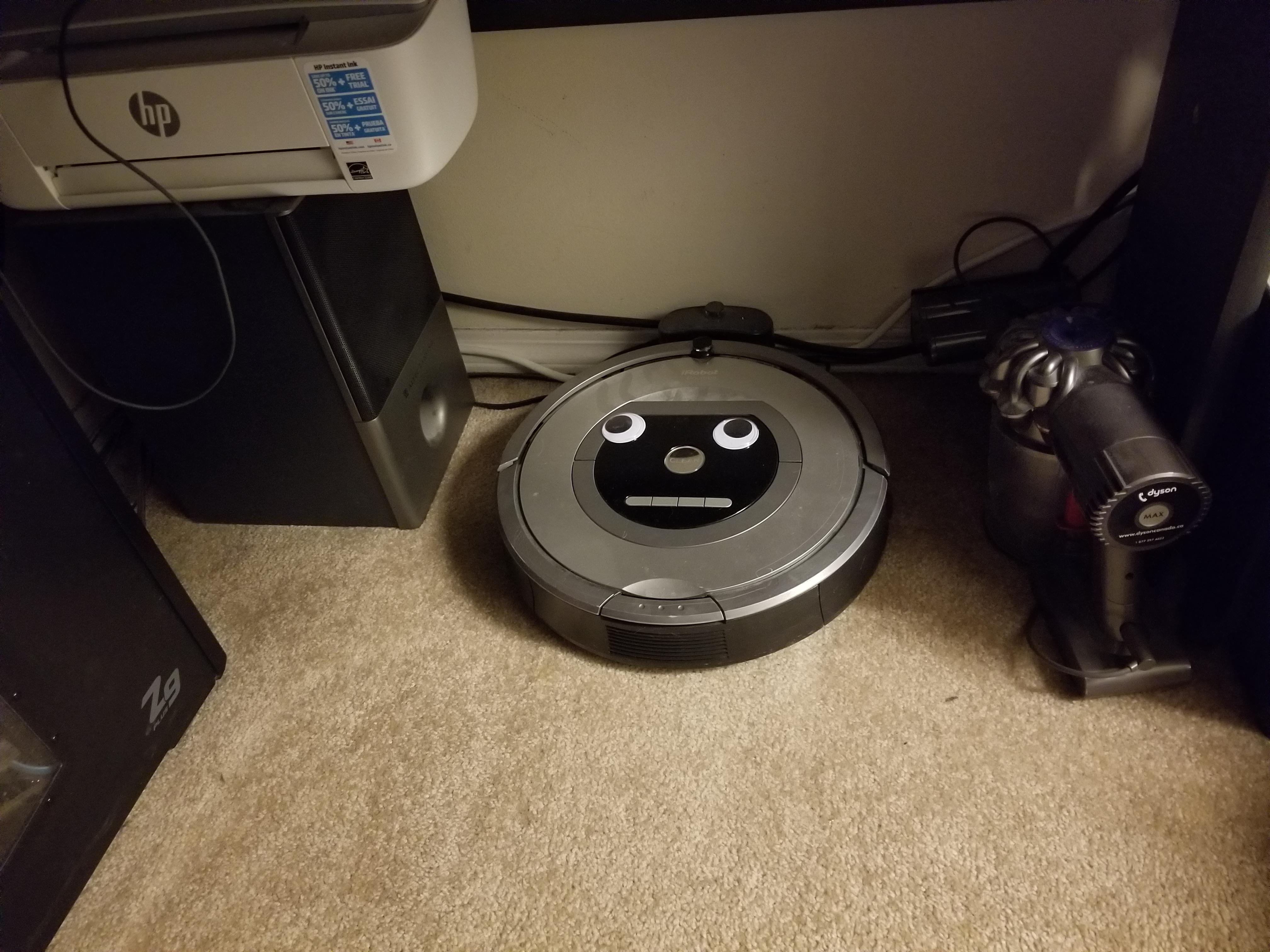 We put eyes on our Roomba and now it looks dumb r/funny