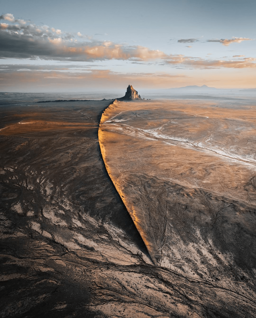 30millionyearold volcanic Shiprock in New Mexico, USA r