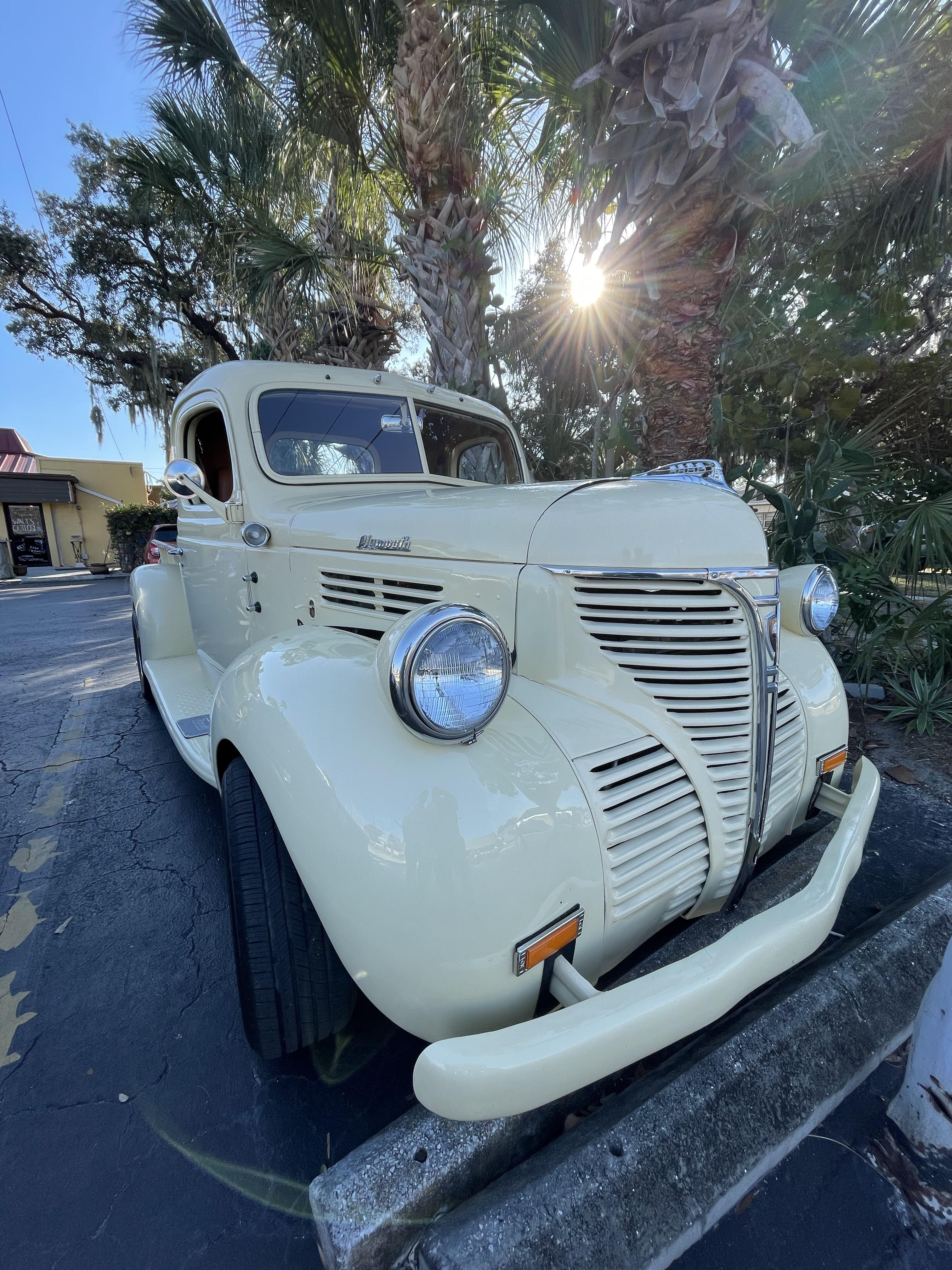 QUAKER STEAK AND LUBE CAR SHOW 2021 ST. PETERSBURG FLORIDA customcars