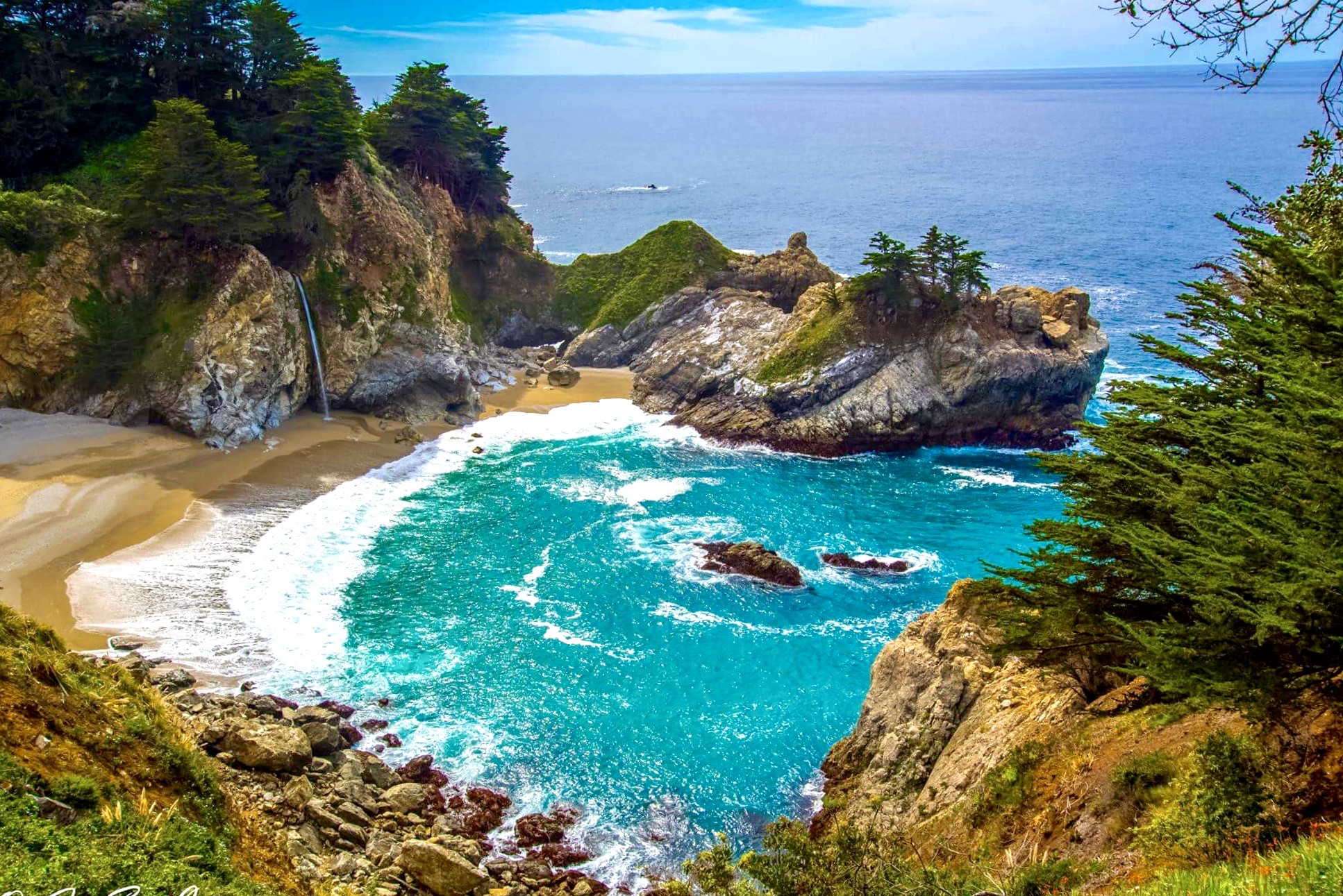 Hidden cove at Big Sur, CA r/MostBeautiful