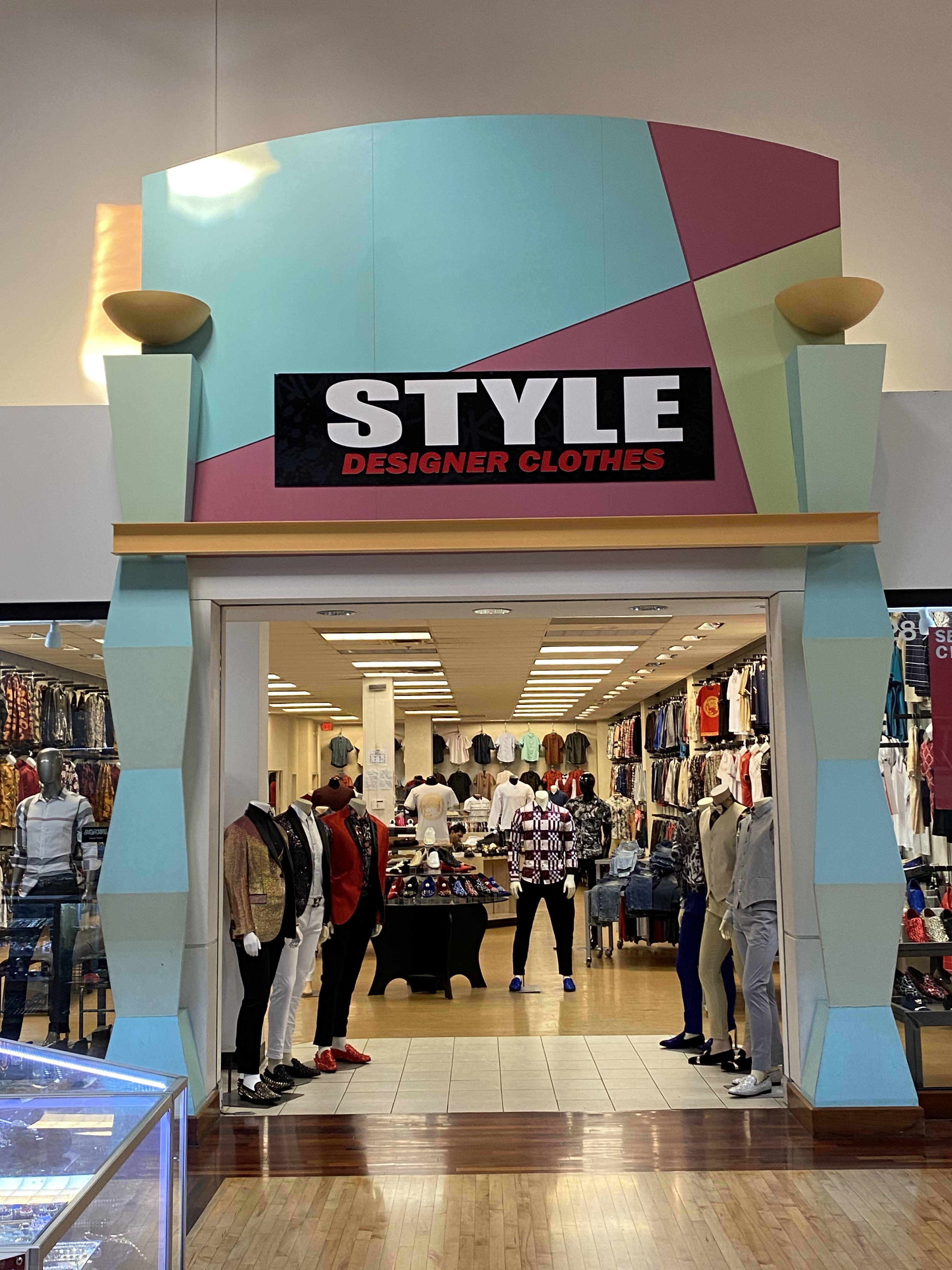 Creatively named store at Arizona Mills in Tempe, AZ (5/25/21) r