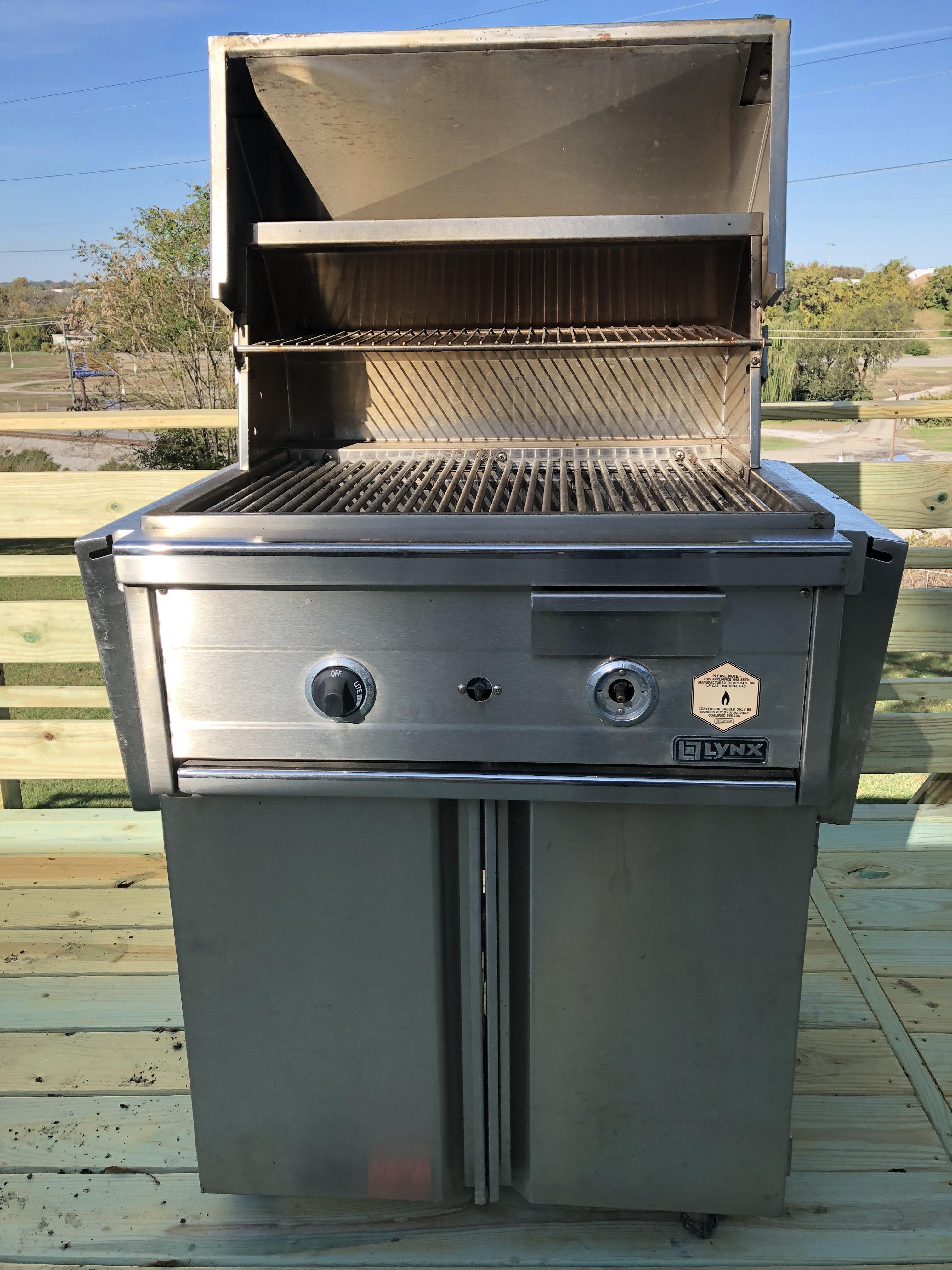 Does anyone recognize the model of this Lynx grill? I recently was