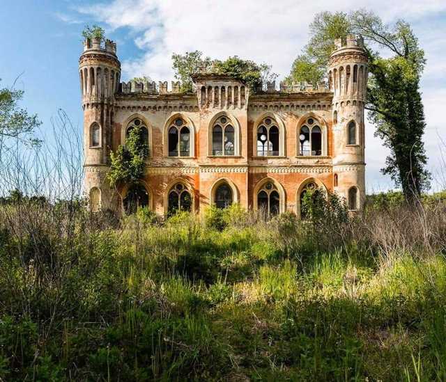 Abandoned Villa in Italy r/interestingasfuck
