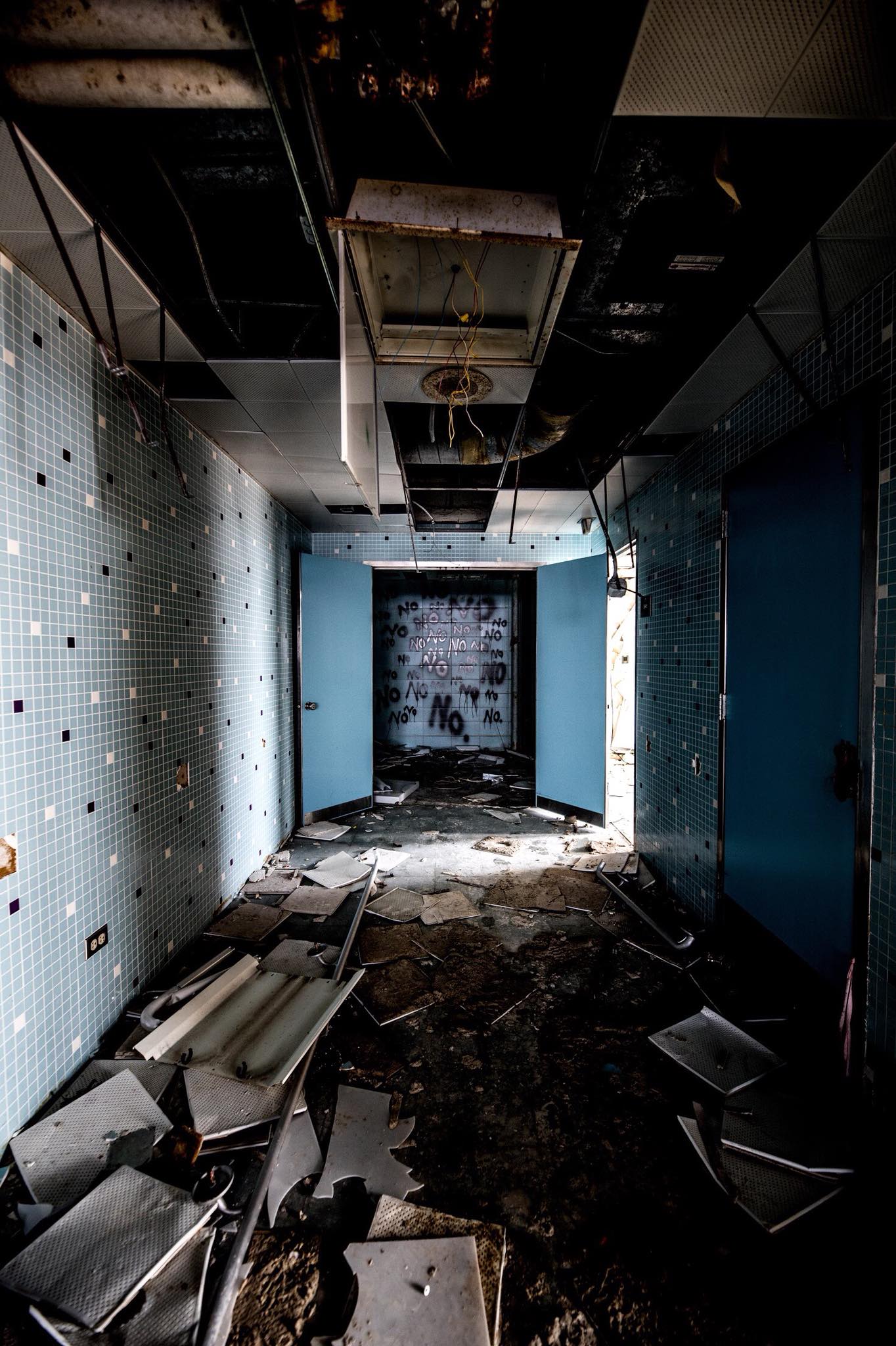 Edgewater Medical Center in Chicago, abandoned 2001 r/UrbanHell