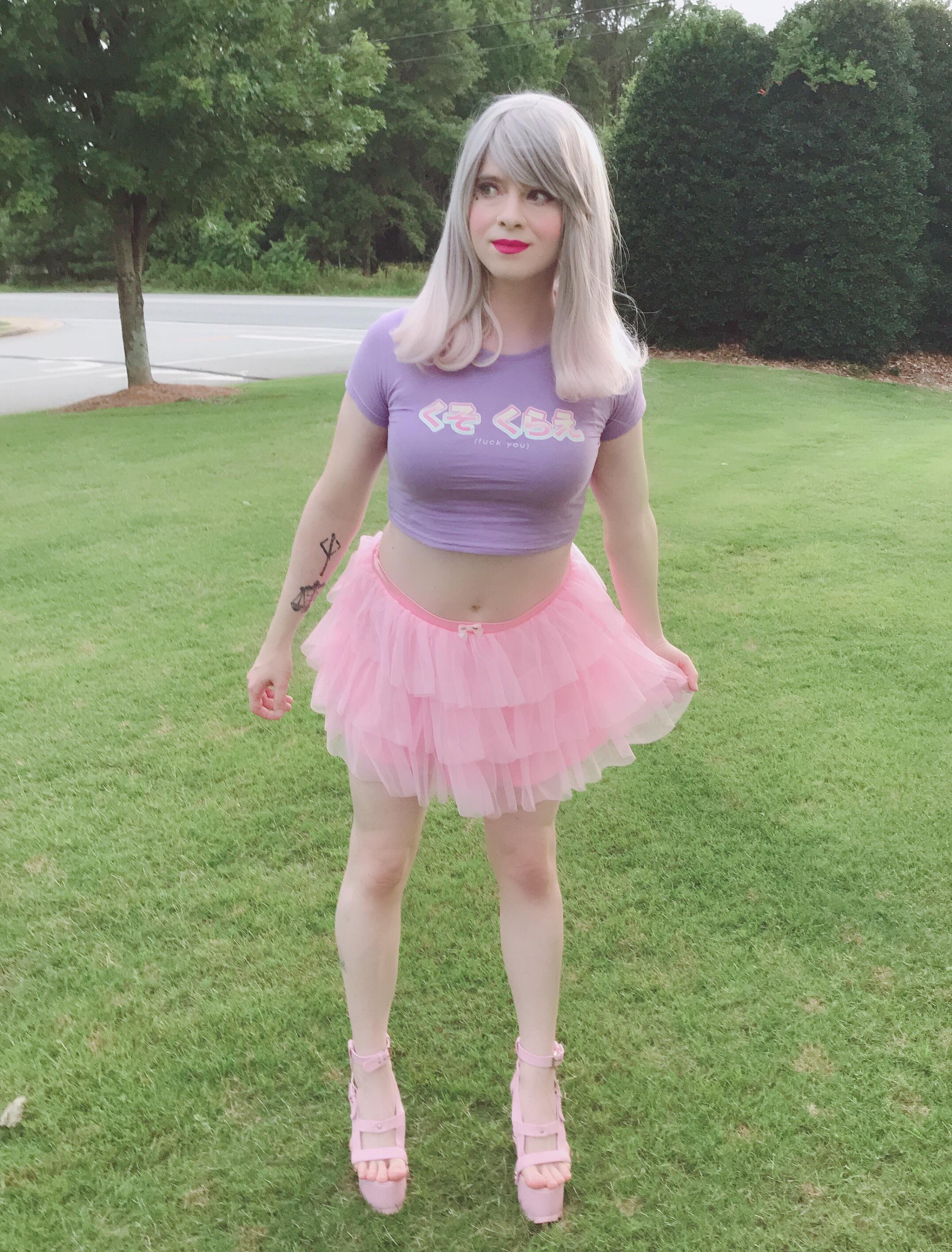 Cute outfit before the rain forced us all into our cars 💕 r/crossdressing