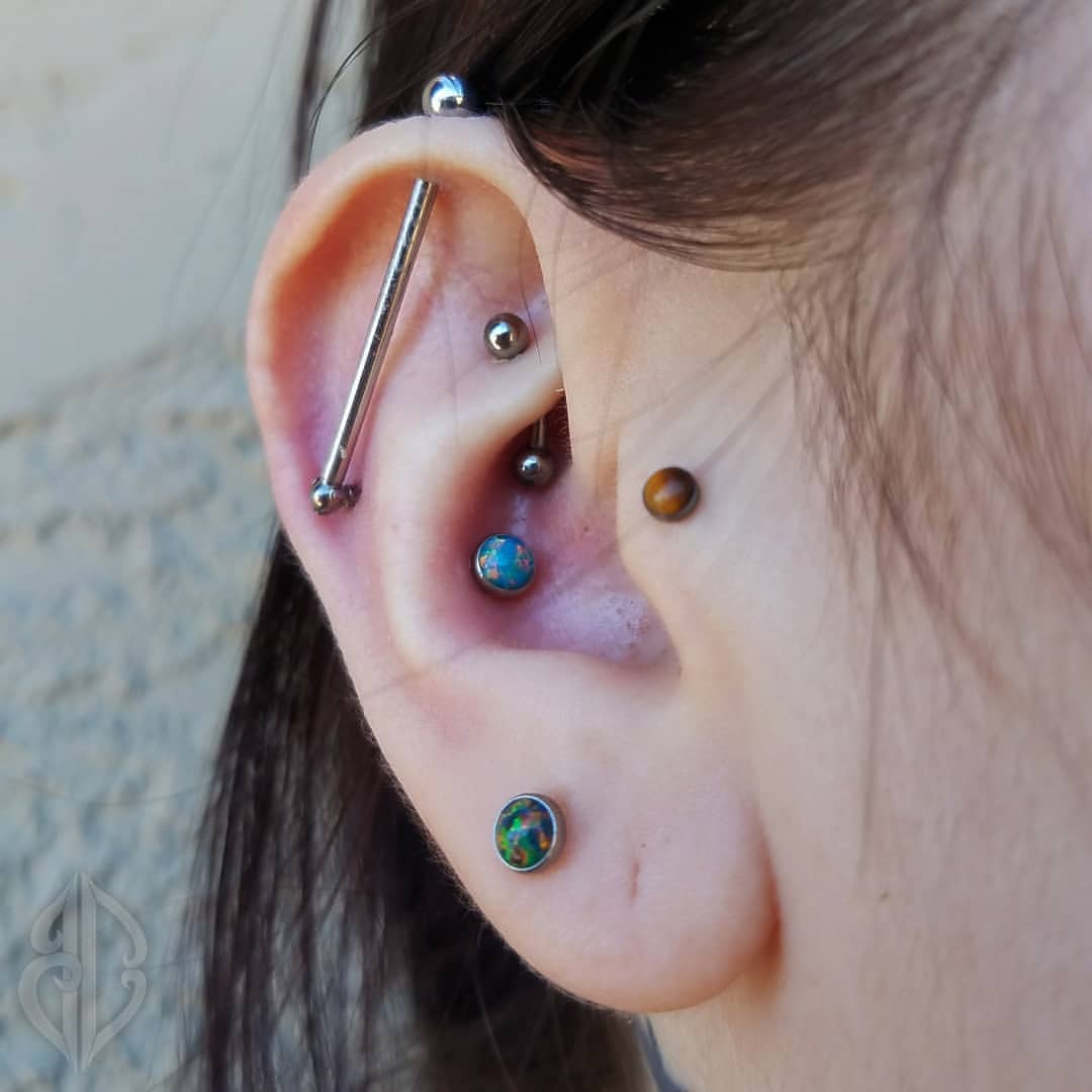Does anyone know where I could buy floating industrial jewelry like