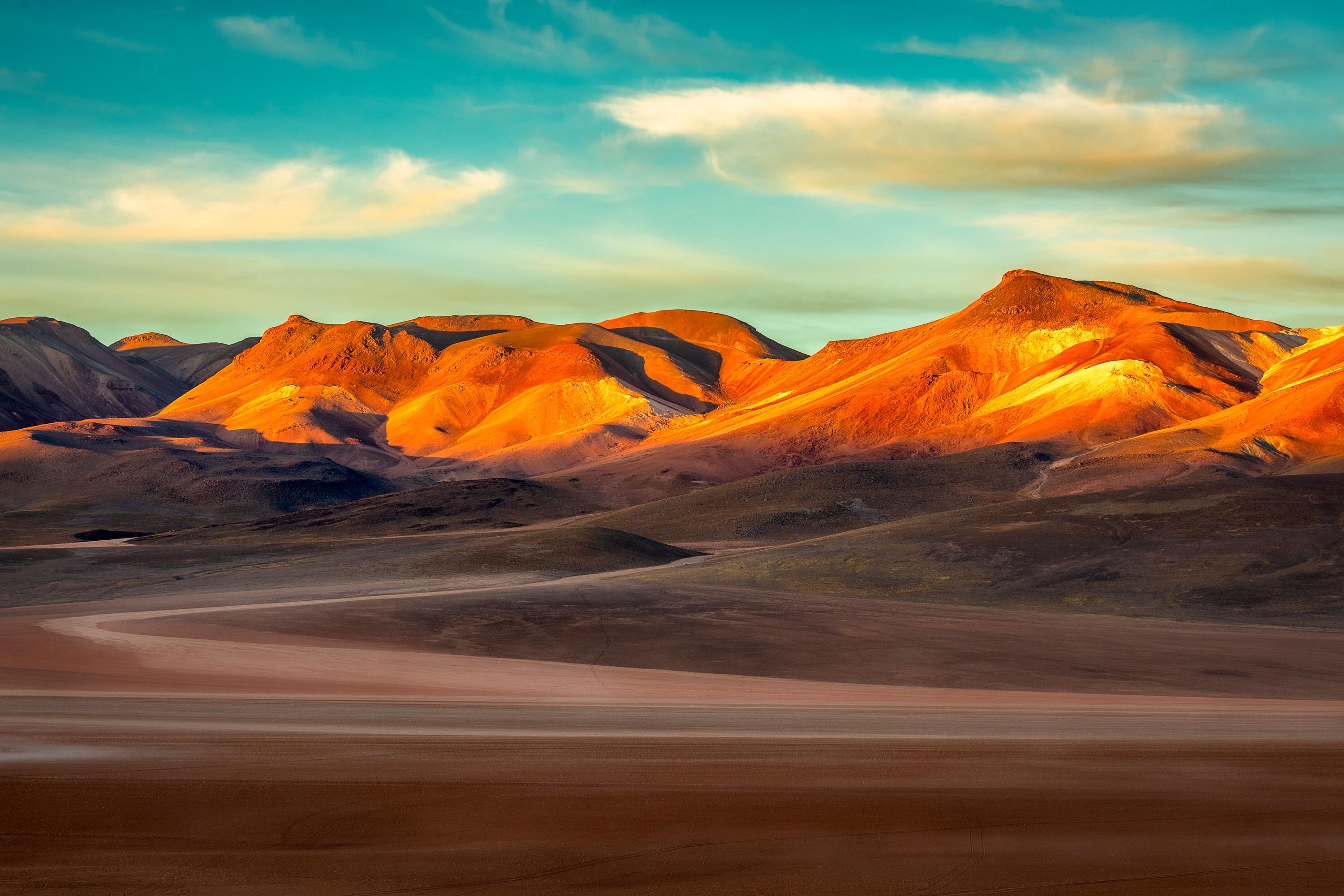 The Andean Mountains at sunrise, South Bolivia [3000x2000][OC] r