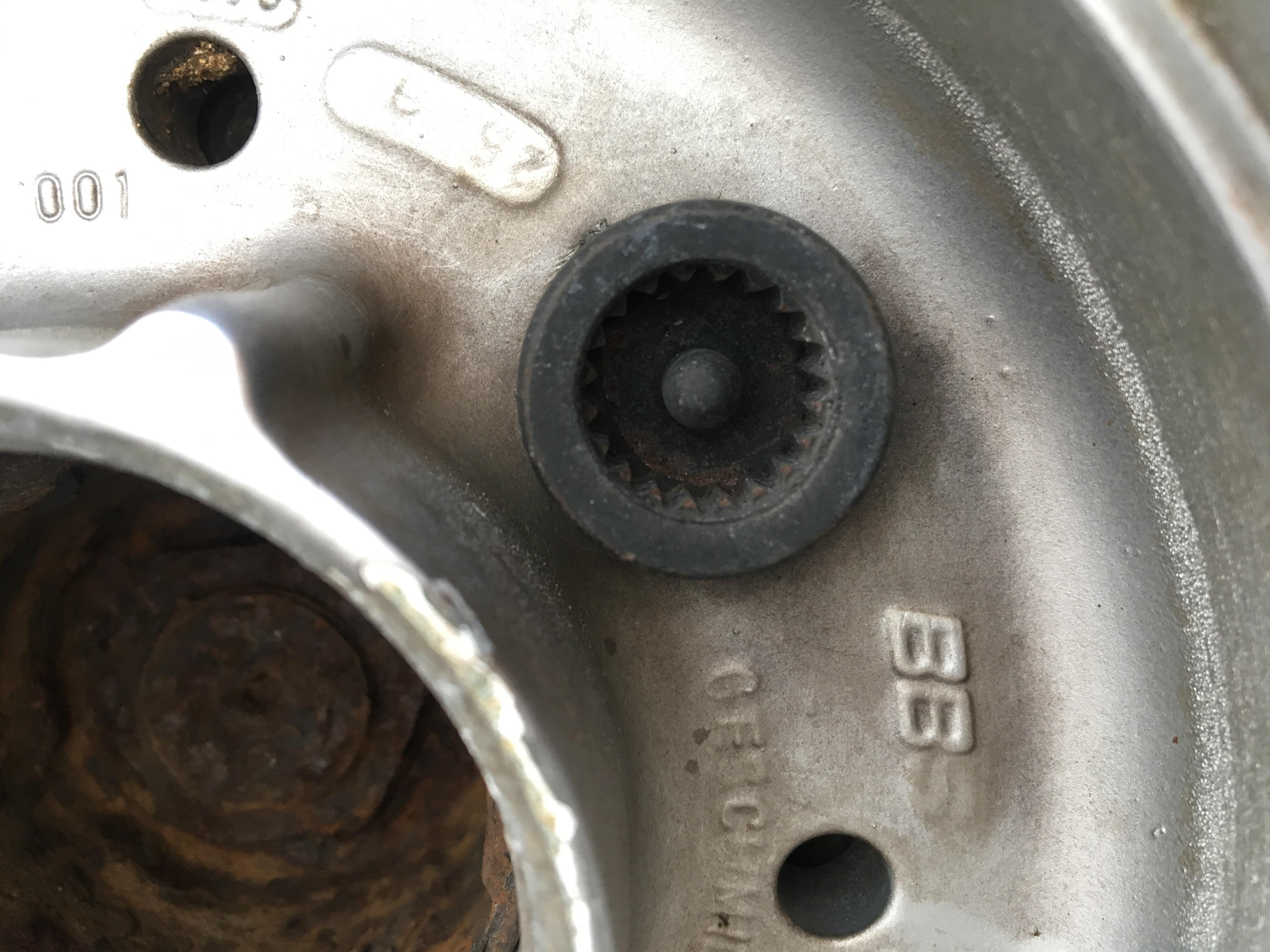 Wheel lock help. I’m currently trying to do my brakes but the previous