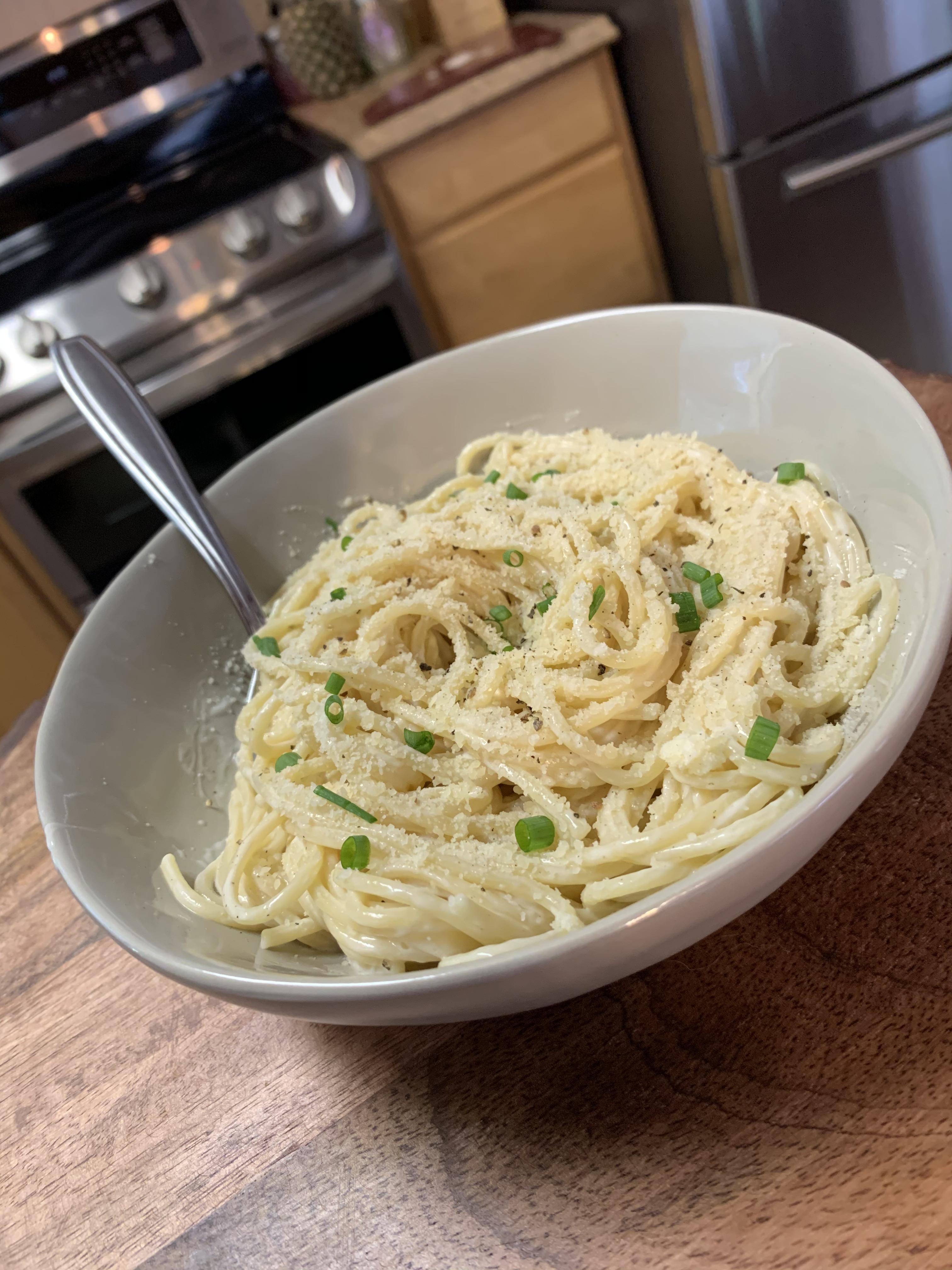 [Homemade] Garlic Alfredo Pasta r/food