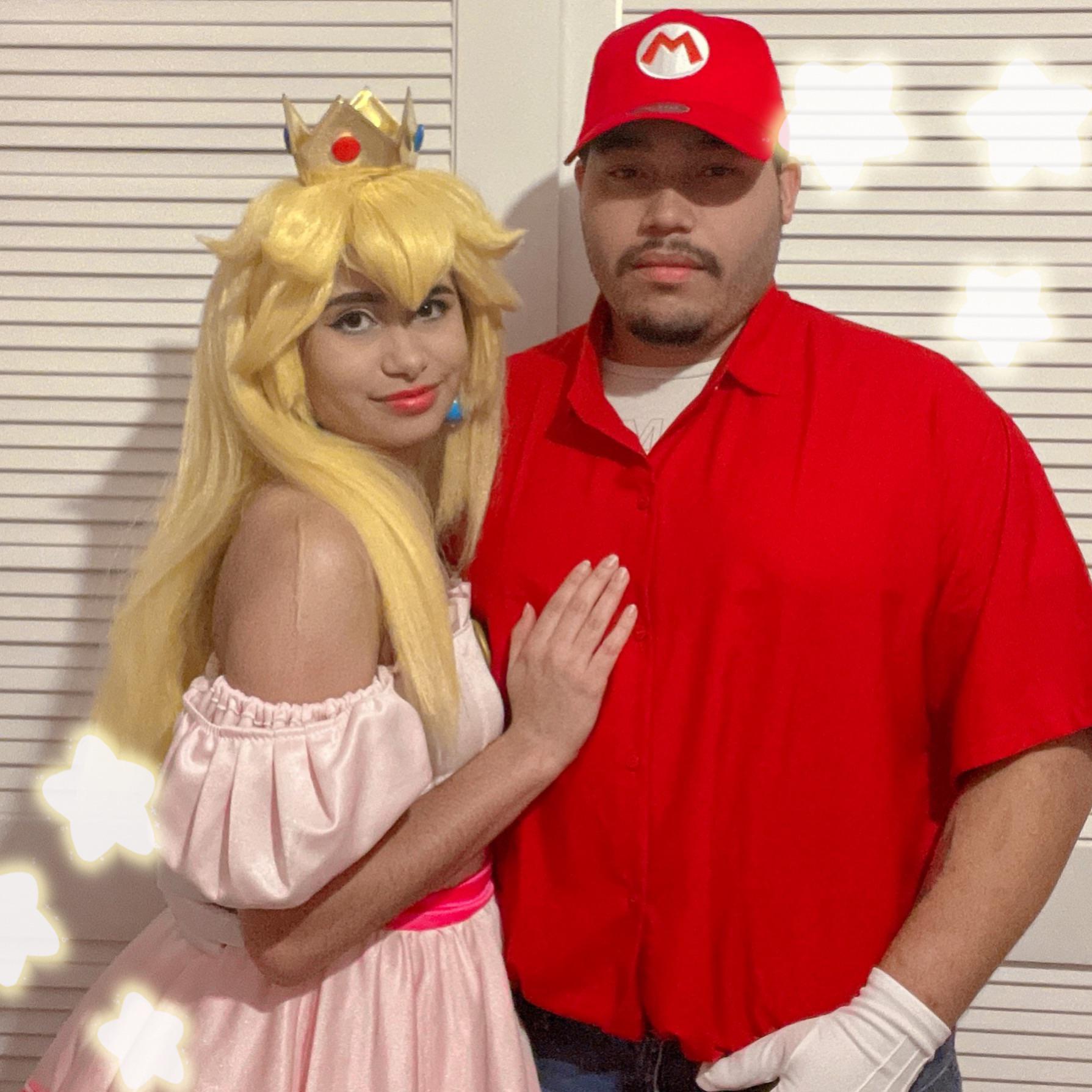 Princess Peach Cosplay Butt