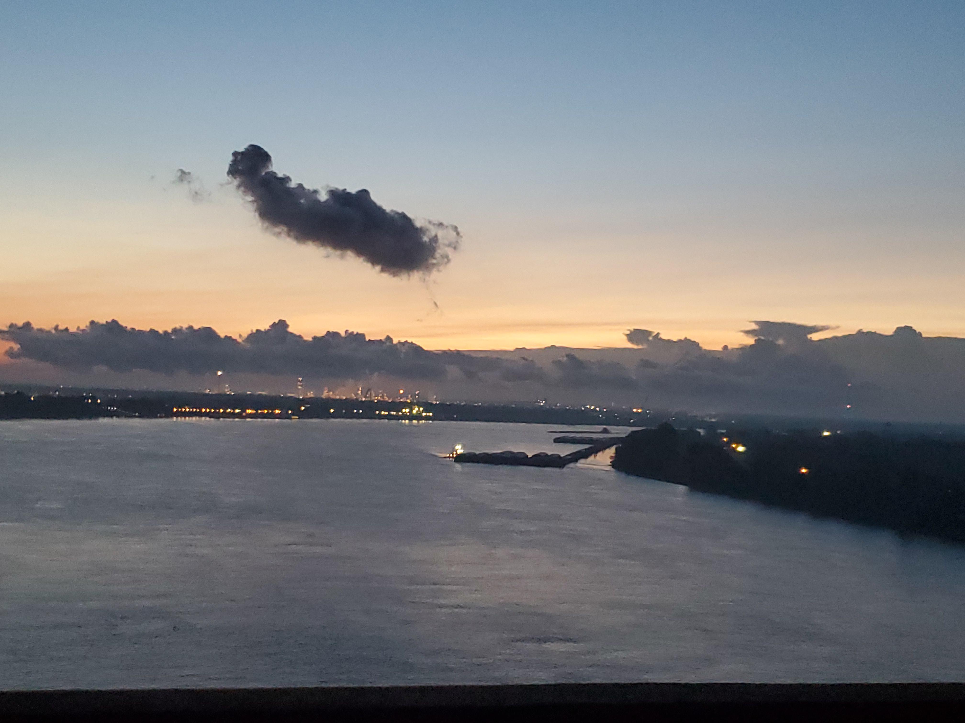 Gramercy bridge looking south down the river to NOLA this morning r
