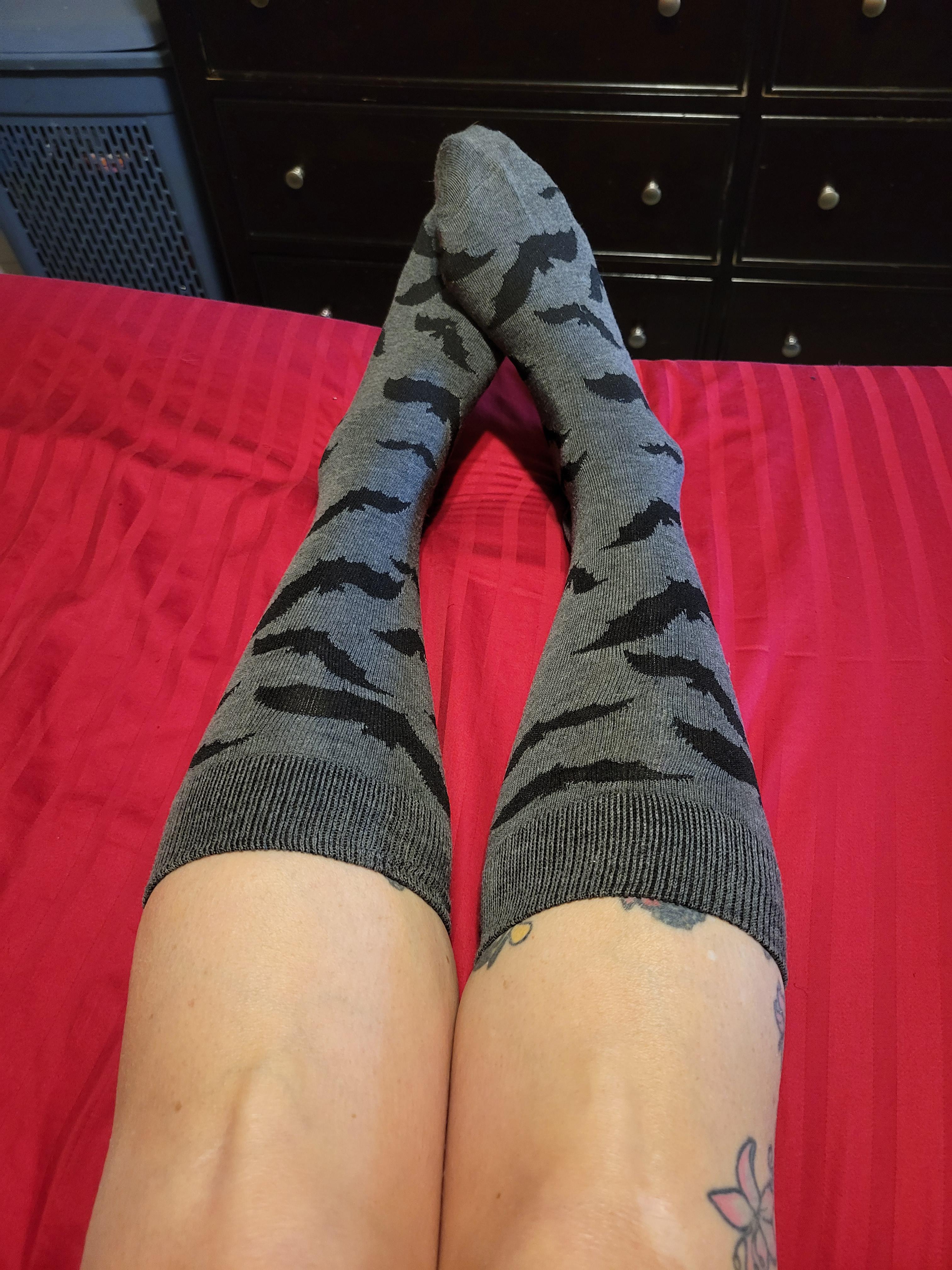 Halloween socks! Every day, all month long! 🦇🧛🏻‍♀️💀🎃👻🧟‍♀️ (I 🖤 Halloween month) r/socks
