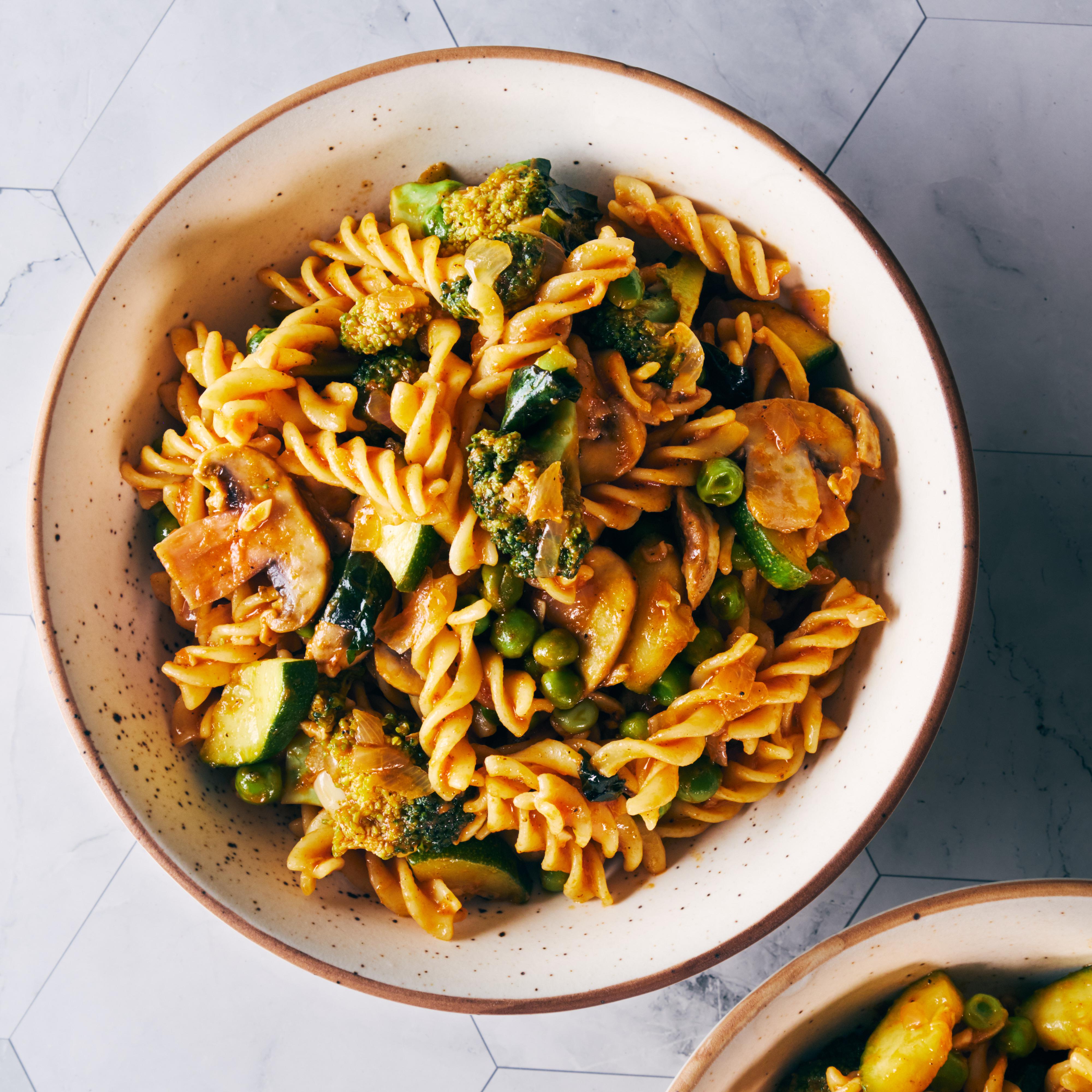 I made some veggieloaded pasta for lunch. r/veganrecipes