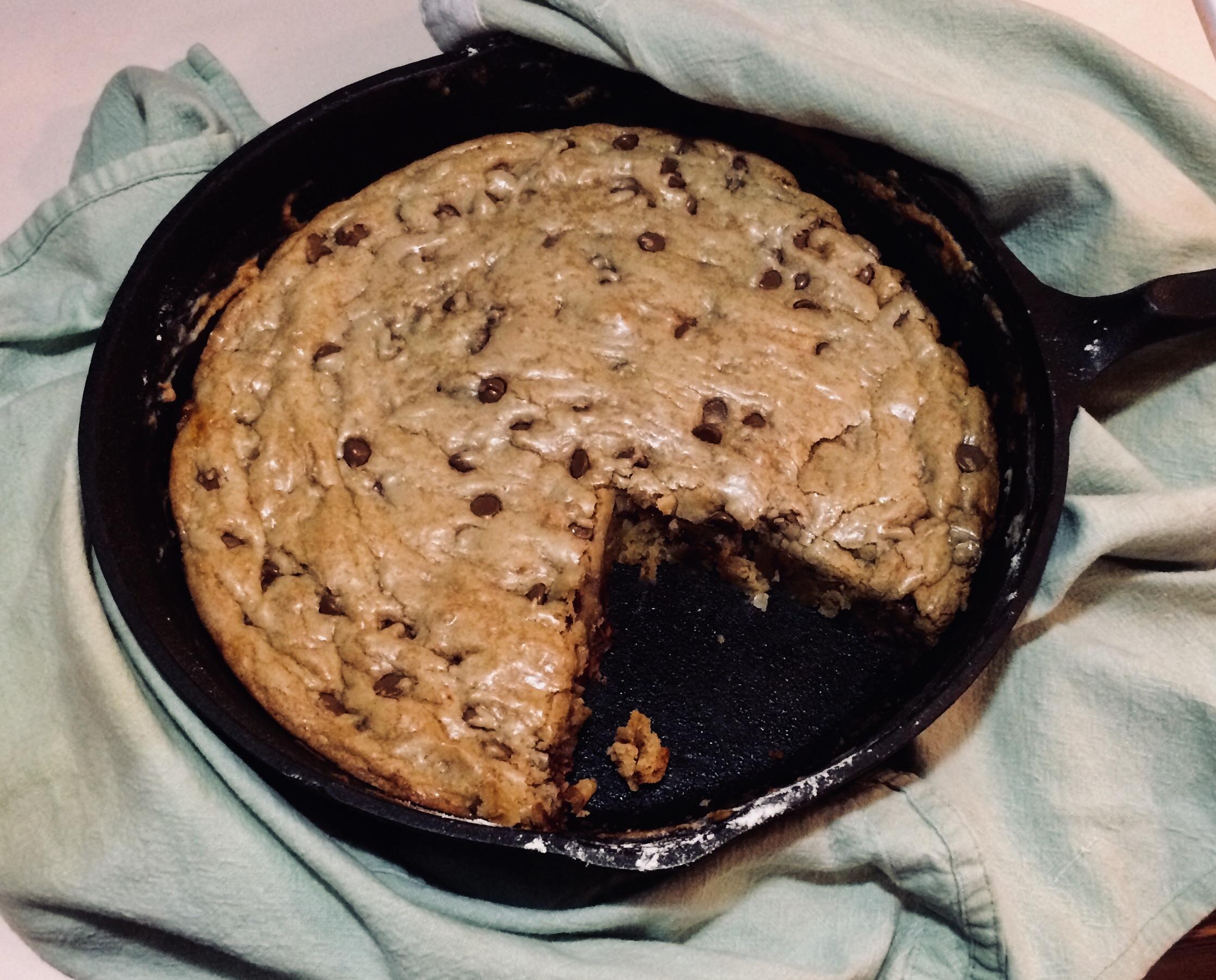 Chocolate Chip Cast Iron Skillet Cookie r/FoodPorn