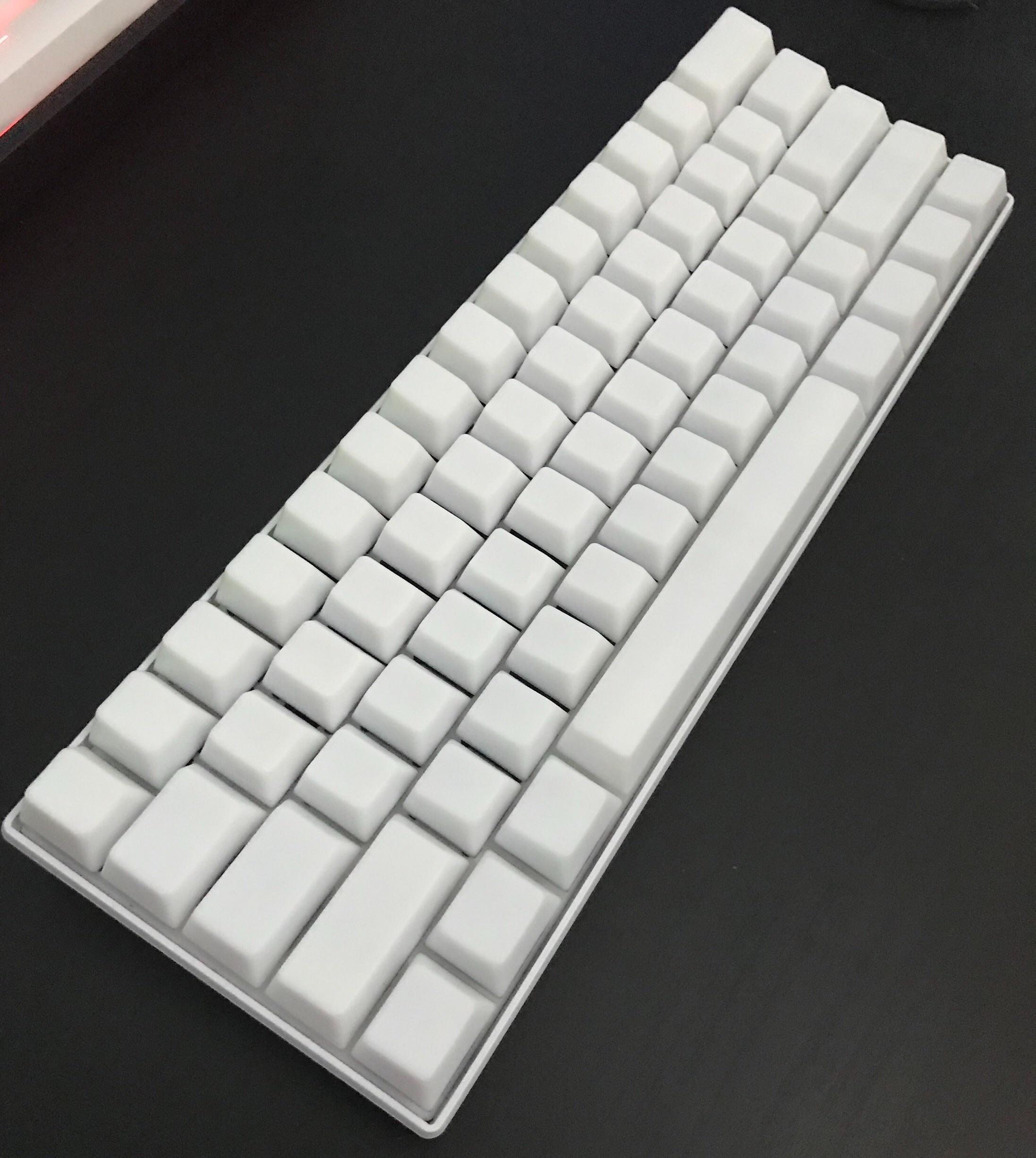 30 keyboard with 30 keycaps (Ganss alt61 + EnjoyPBT Milky White) r
