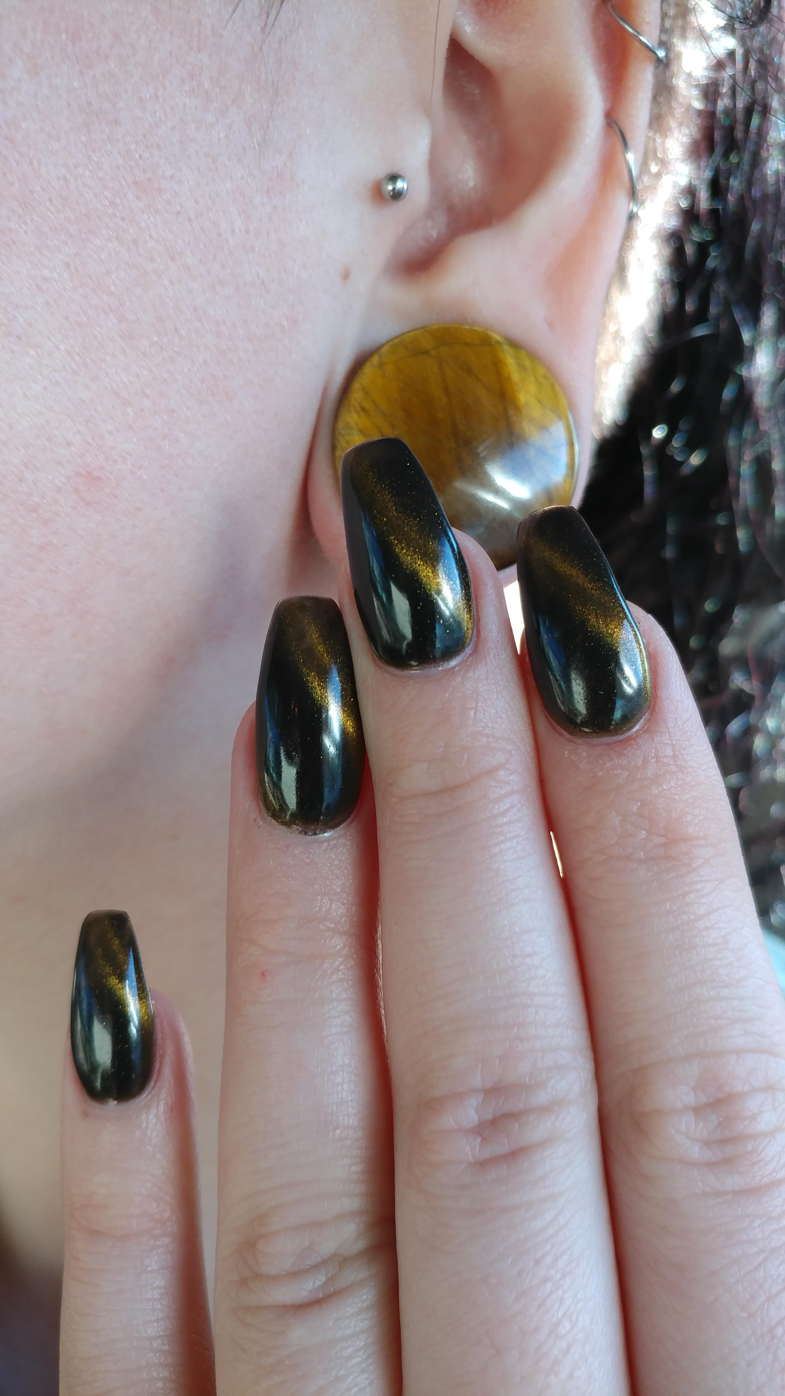 Tigers eye nails to match the plugs and philtrum piercing r/Stretched