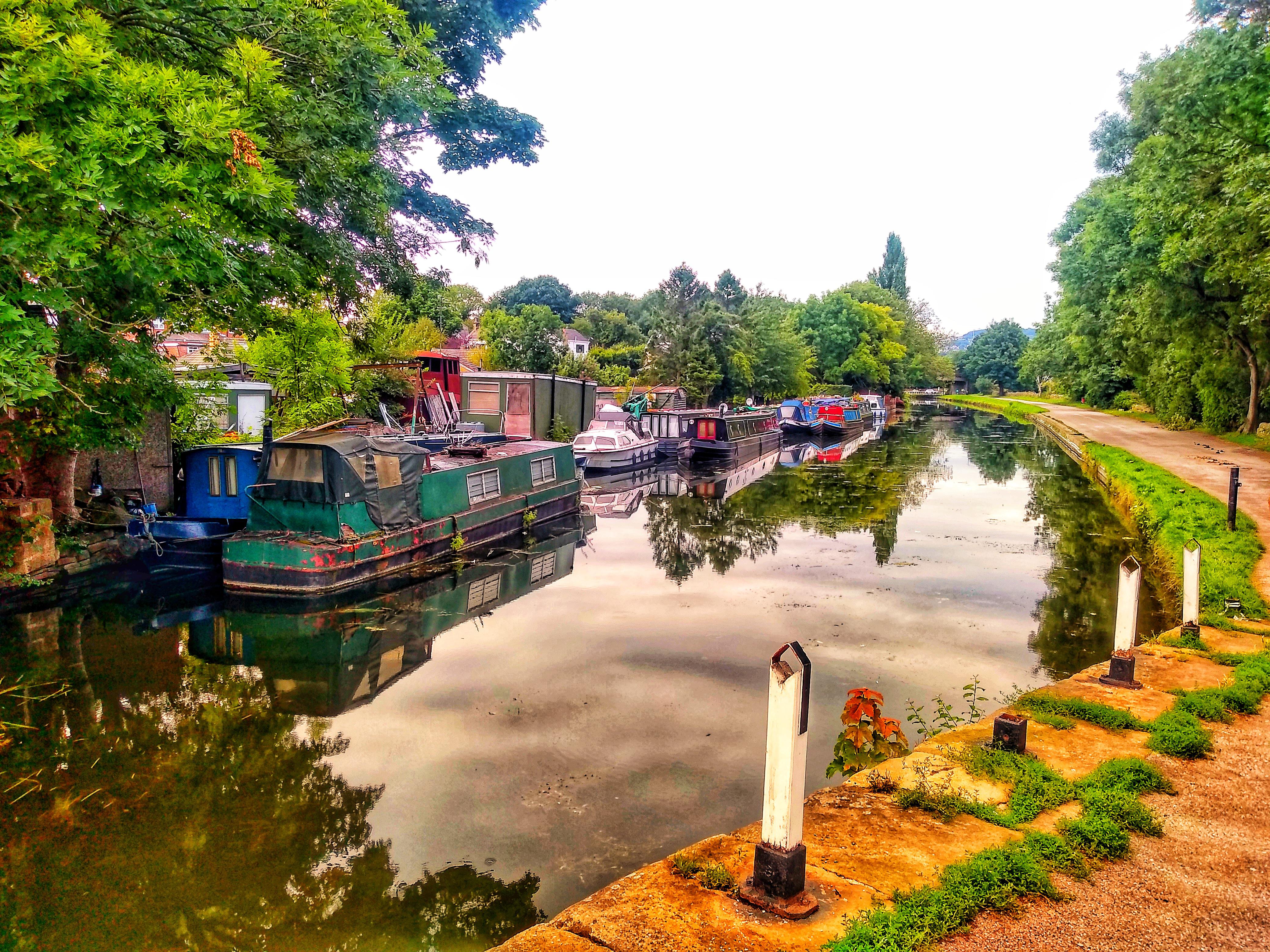 Leeds and Liverpool Canal at Rodley, Leeds, West Yorkshire. r/pics