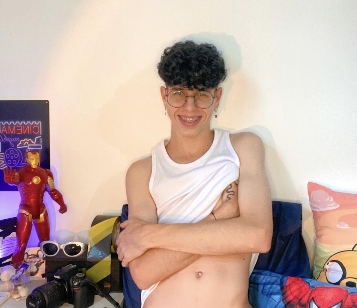 do i look good in tank top? r/HotGuys