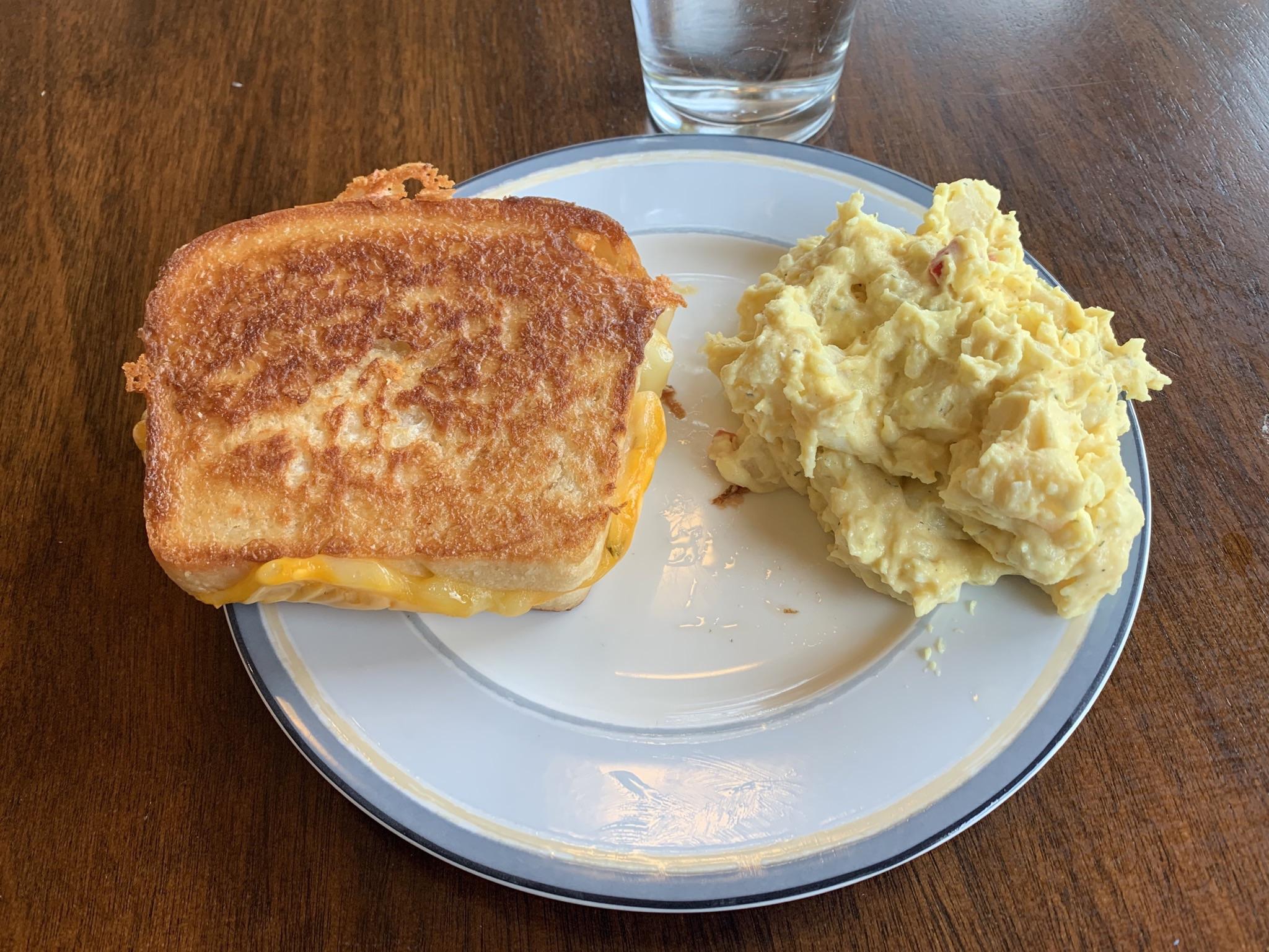 Grilled cheese on homemade white bread r/Breadit