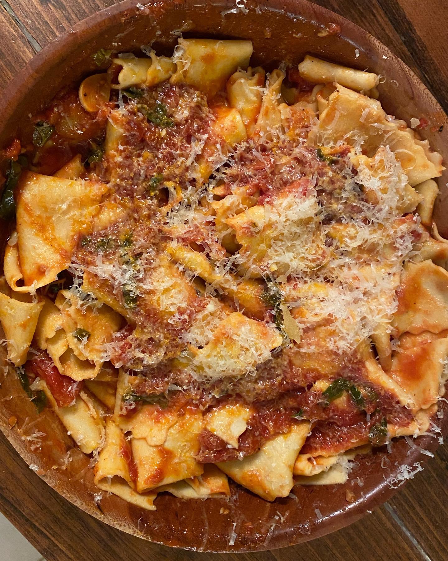[Pro/chef] Big Bowl of Homemade Pasta in Tomato Basil Sauce r/food