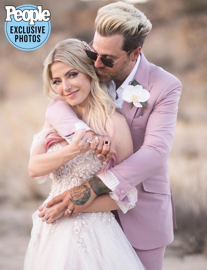 I am still not over with Alexa Bliss's wedding look r/LadiesOfWrestling