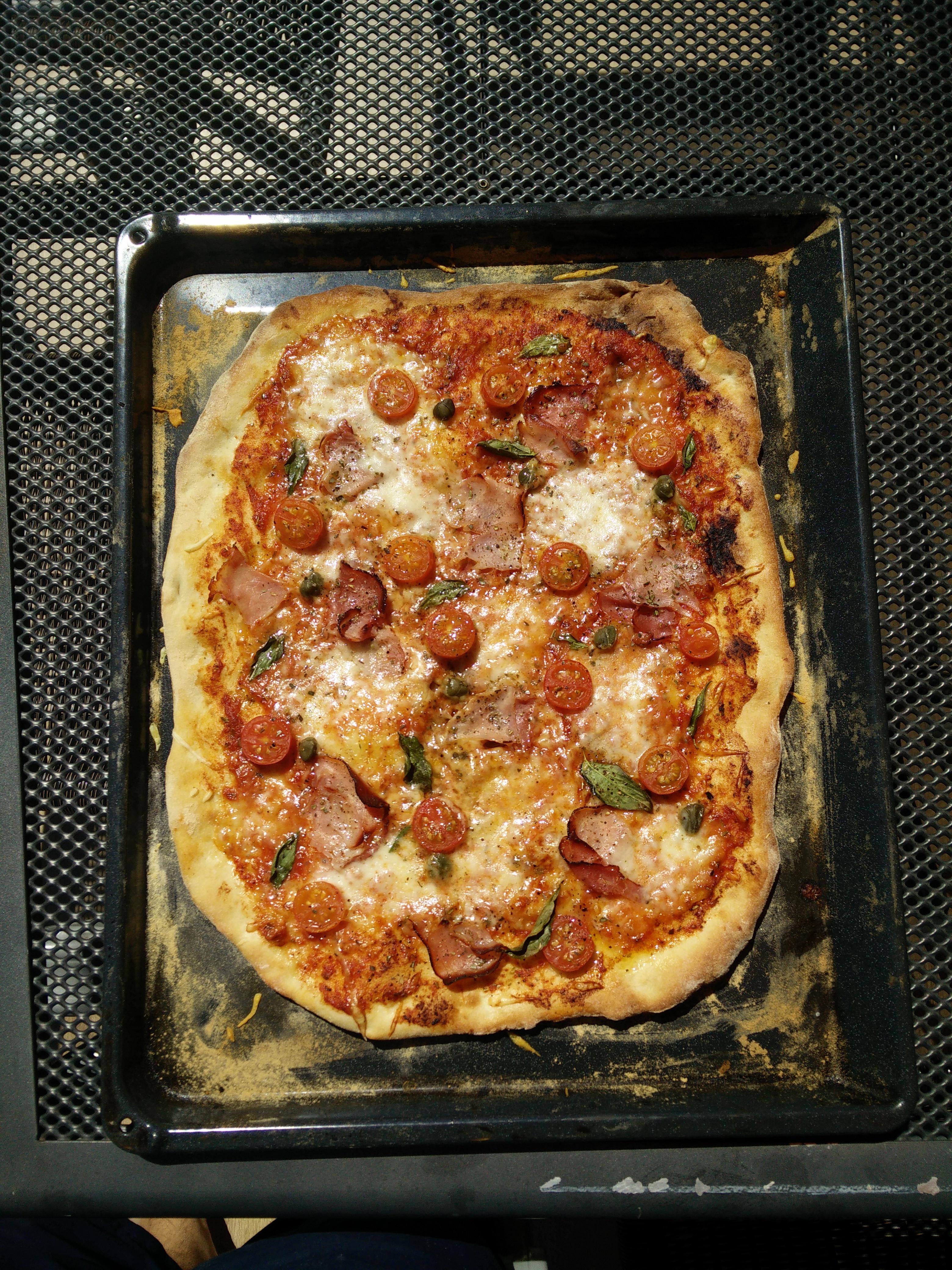 [Homemade] Pizza with ham, capers, basil and homegrown tomatoes r/food