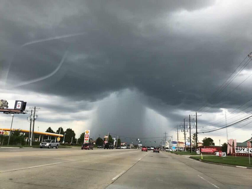 A rain shaft in Baton Rouge, LA r/mildlyinteresting