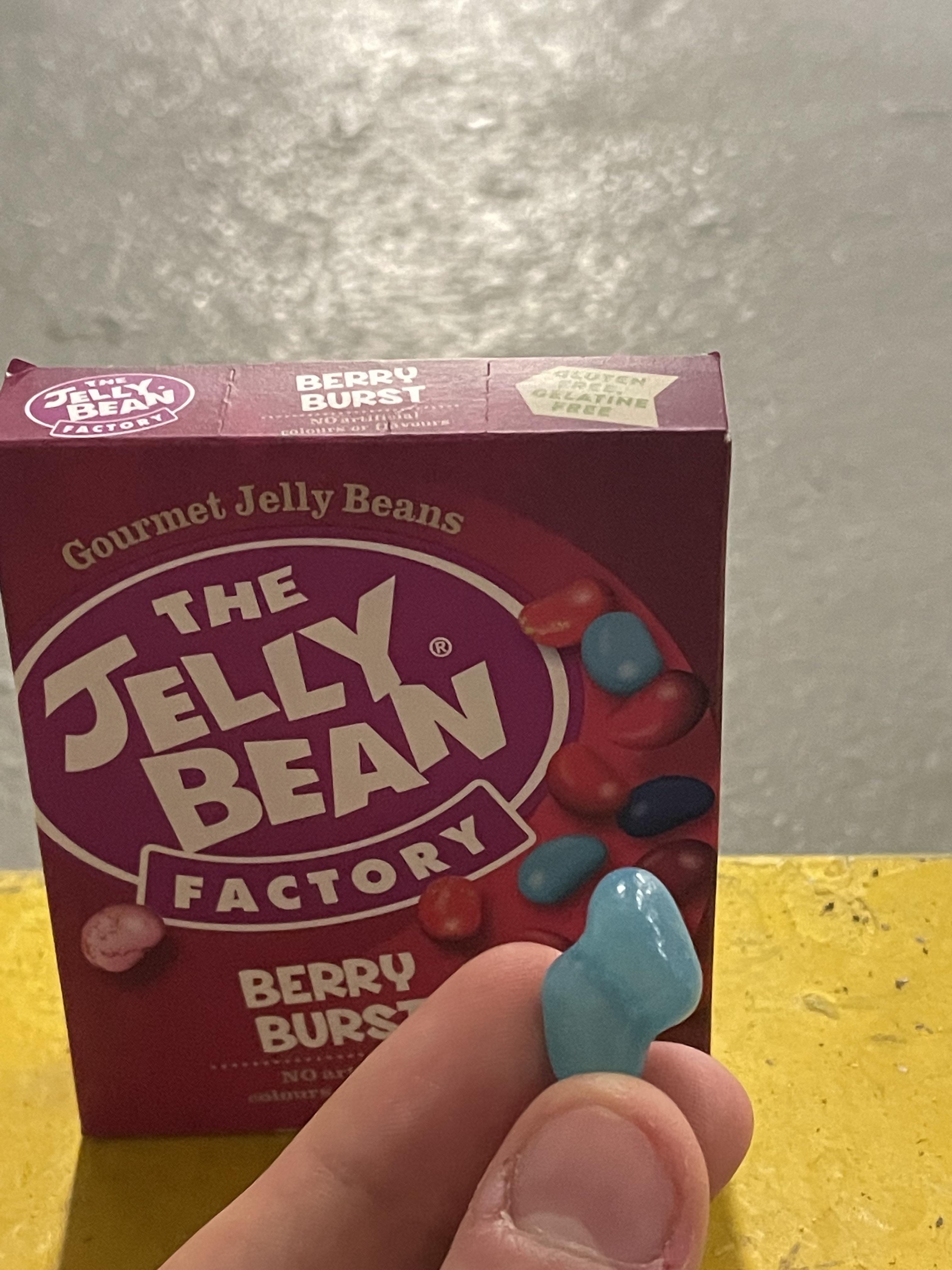 2 Jelly Beans fused together r/mildlyinteresting