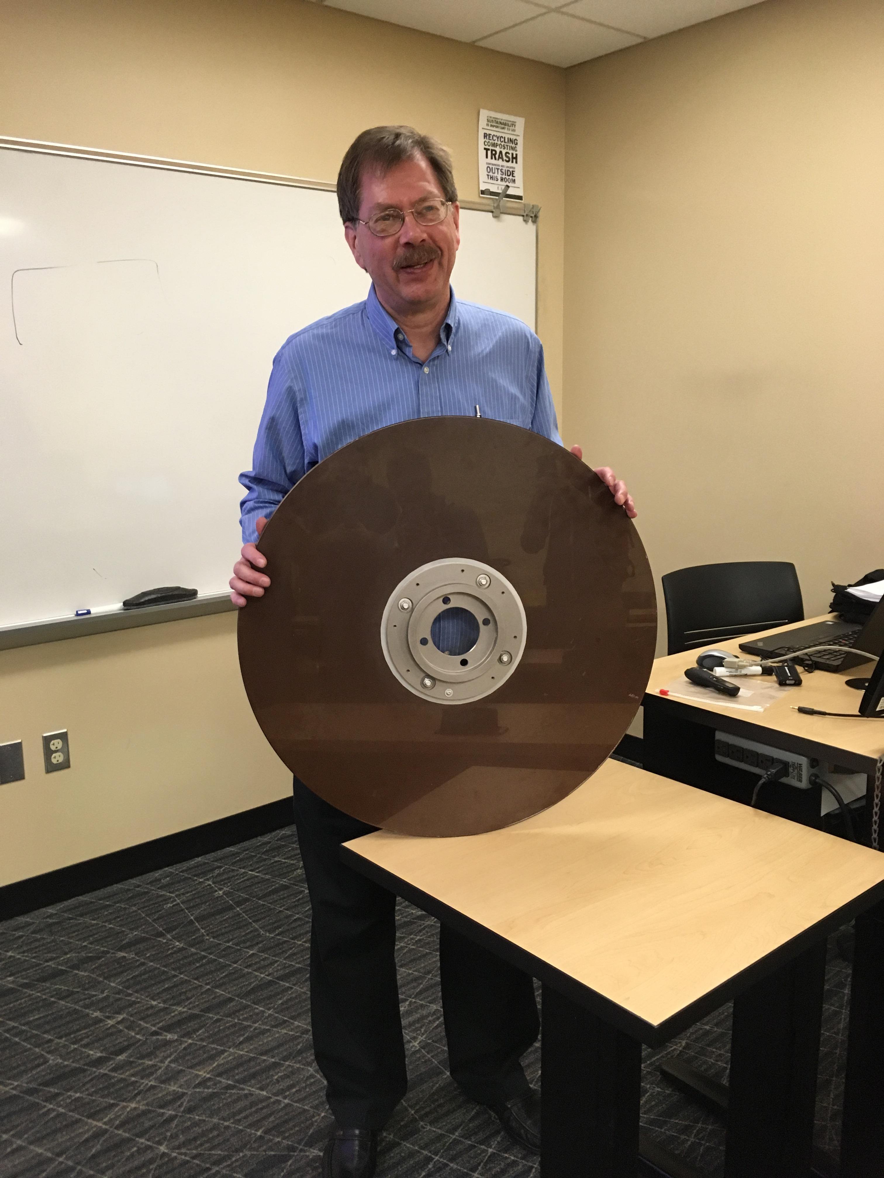 A 10 MB hard disk from the 1960's r/BeAmazed