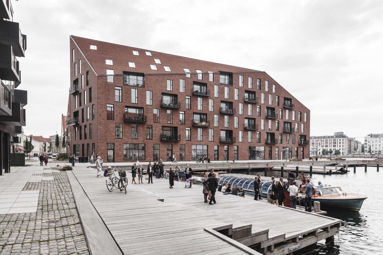 Modern brick housing Krøyer Square, Vilhelm Lauritzen Architects