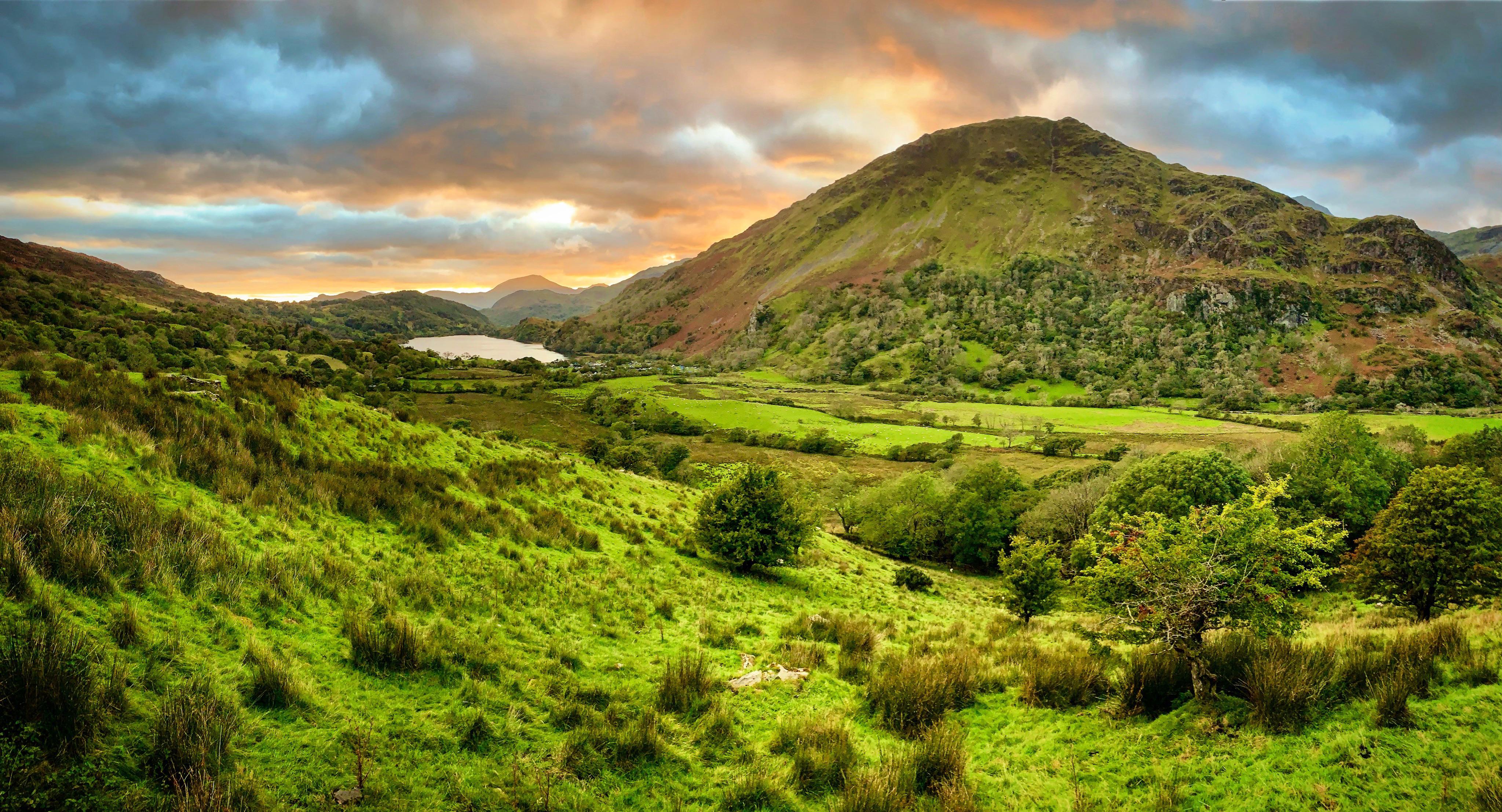 Sunset in Snowdonia, Wales [OC][4095x2214] r/EarthPorn