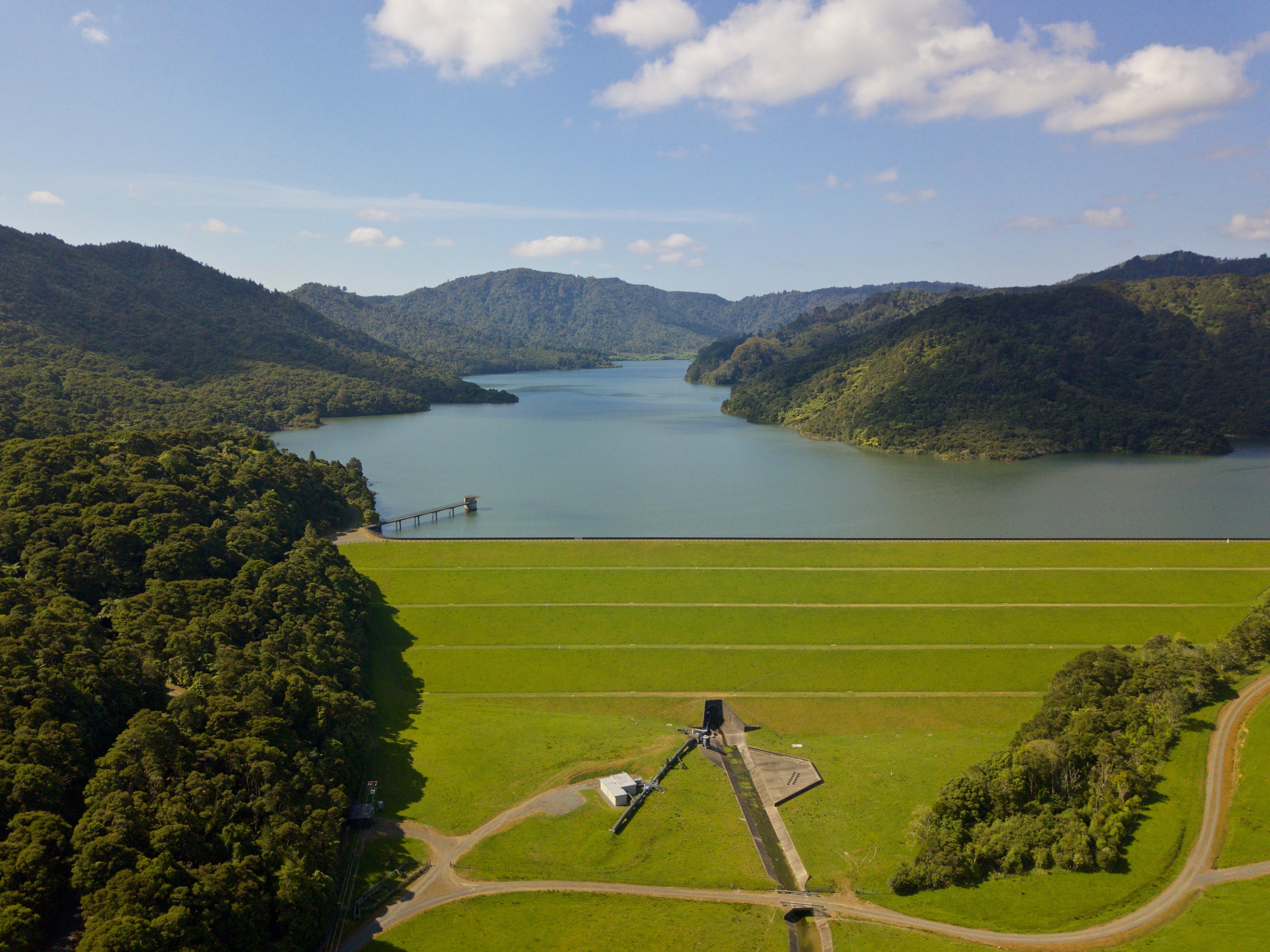 A drone'seye view of Upper Mangatawhiri Reservoir, Hunua Ranges r