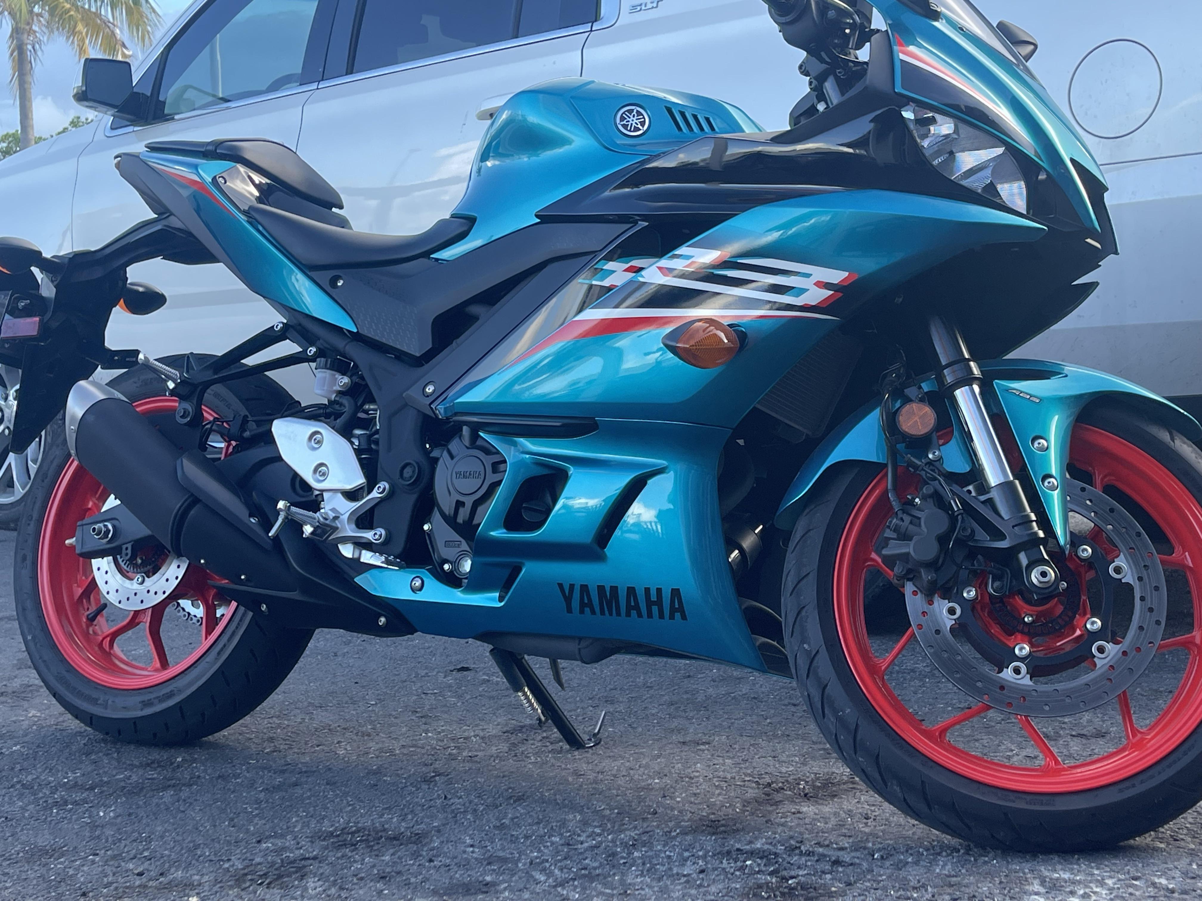 My new 2021 r3 have about 350miles on it now : r/YamahaR3