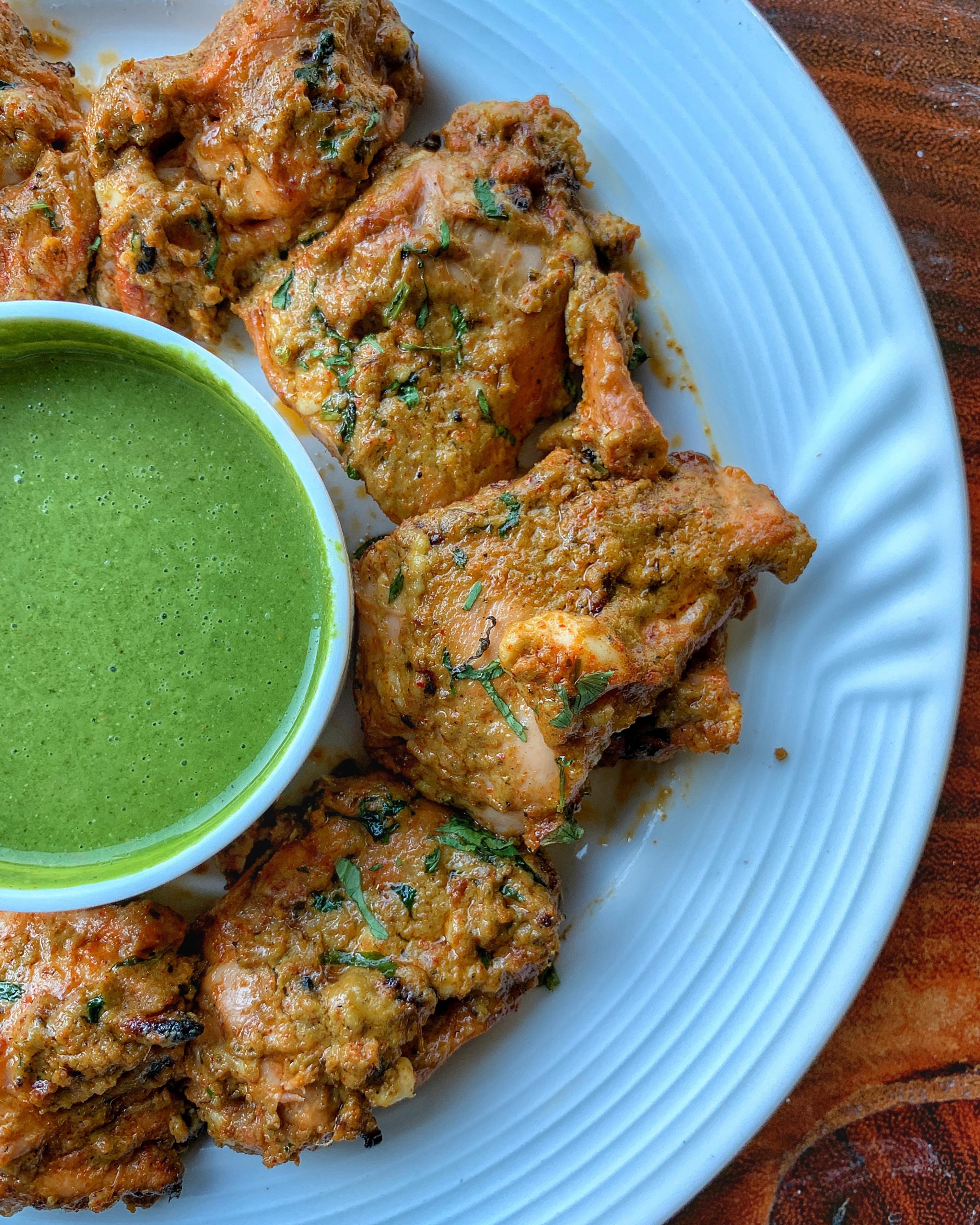 Bhatti chicken tikka with mint chutney [OC][1275X4275] r/FoodPorn